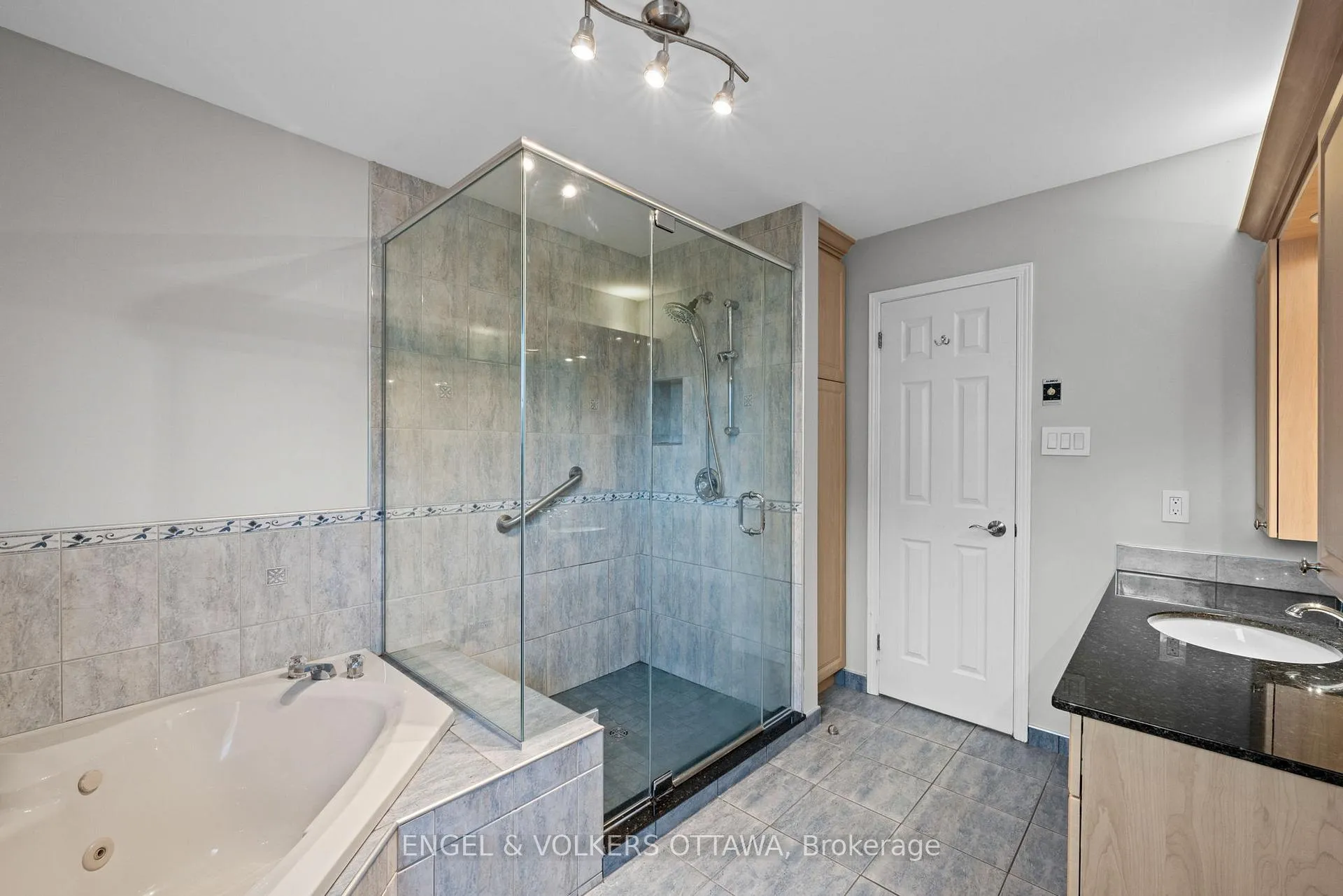 Photo 19 of 1448 Leblanc Drive, Ottawa, Chateauneuf — HOMEH
