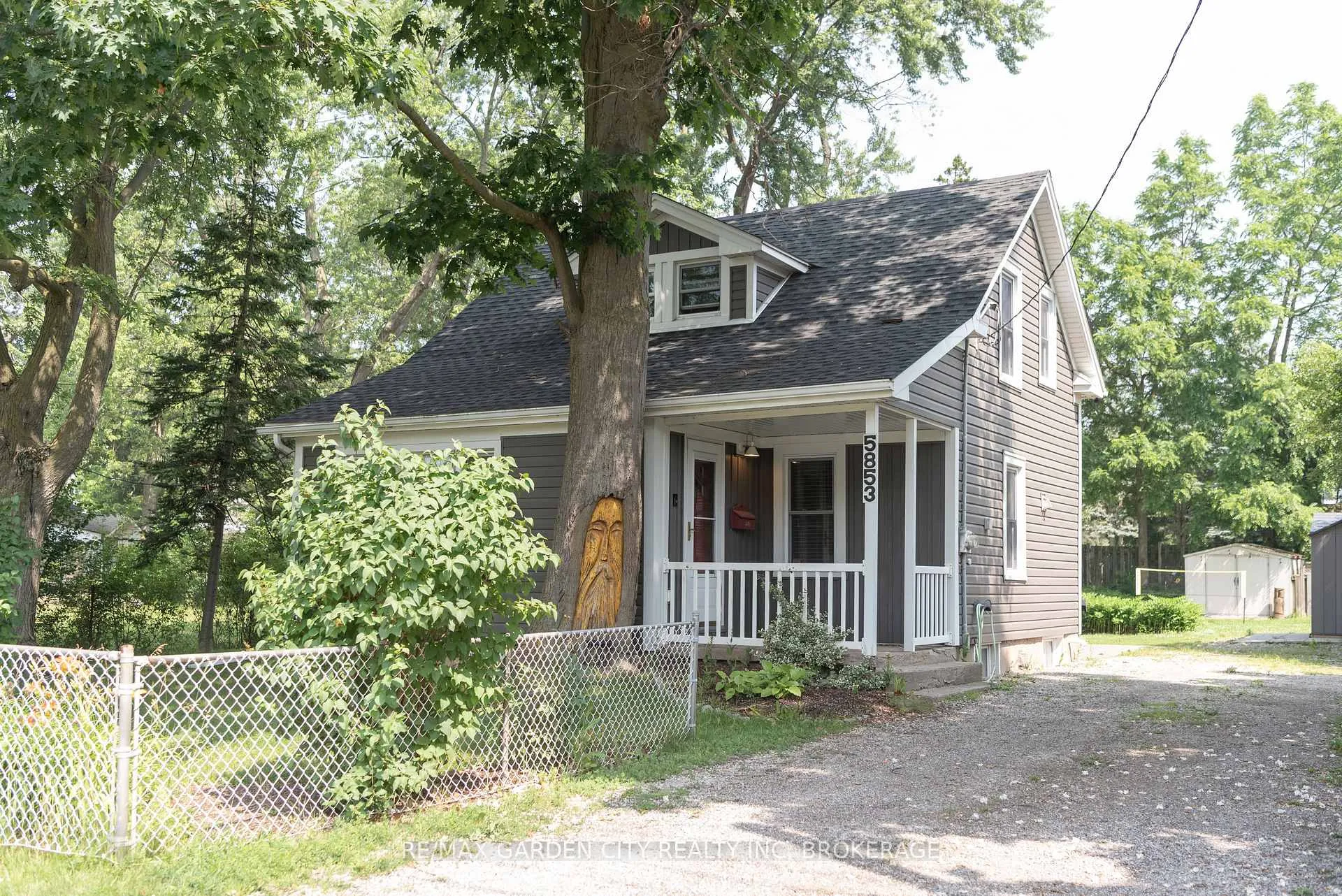 Photo 2 of 5853 Mcleod Road, Niagara Falls, Arad/Fallsview — HOMEH