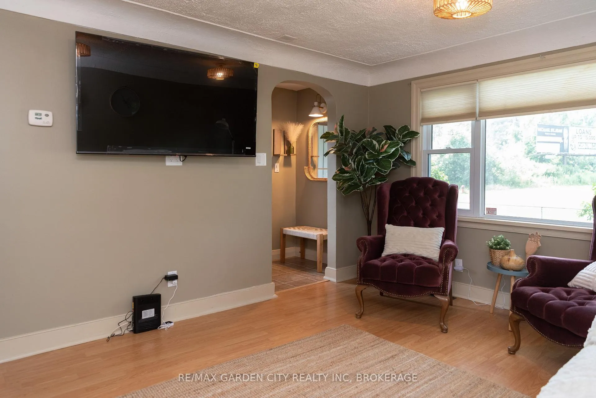 Photo 5 of 5853 Mcleod Road, Niagara Falls, Arad/Fallsview — HOMEH