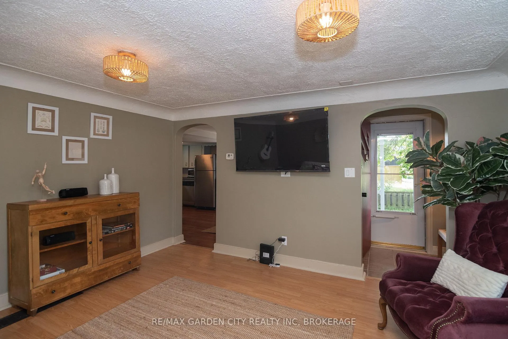Photo 7 of 5853 Mcleod Road, Niagara Falls, Arad/Fallsview — HOMEH