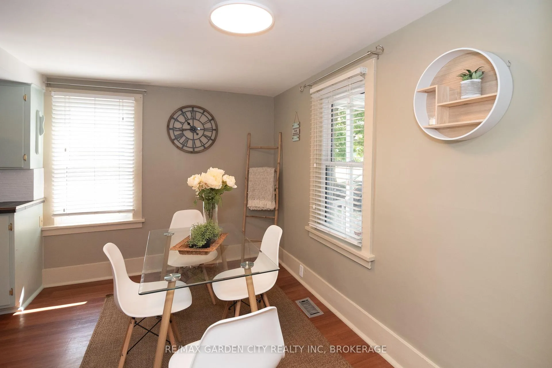 Photo 9 of 5853 Mcleod Road, Niagara Falls, Arad/Fallsview — HOMEH