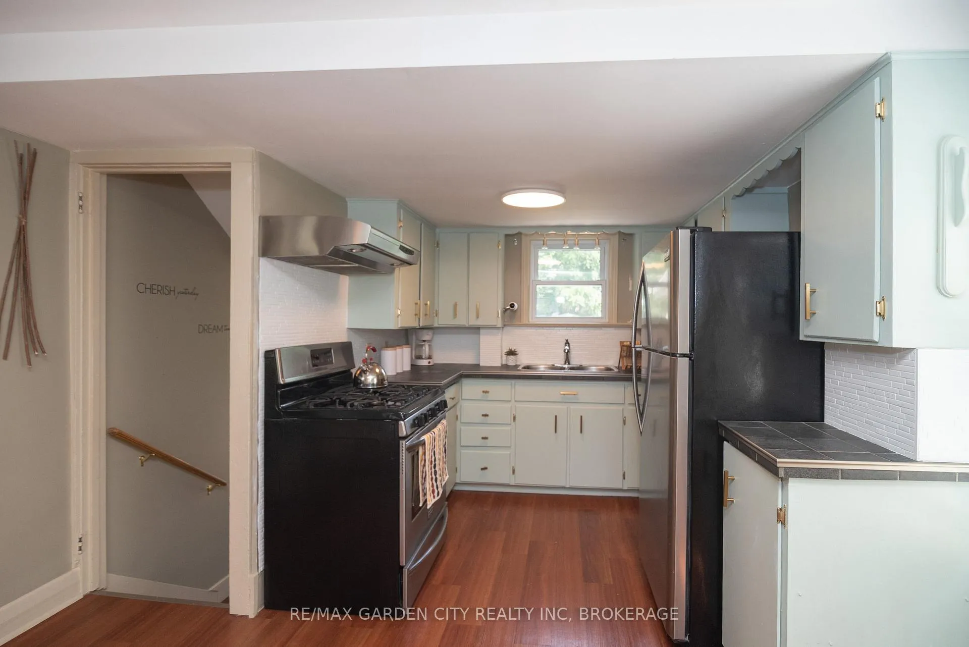 Photo 10 of 5853 Mcleod Road, Niagara Falls, Arad/Fallsview — HOMEH