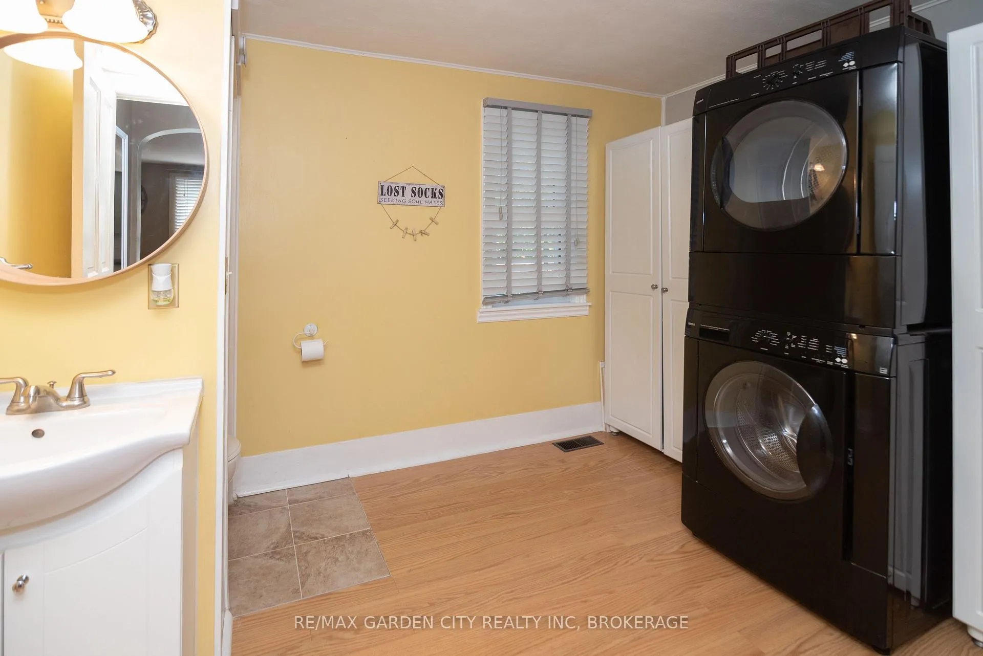 Photo 12 of 5853 Mcleod Road, Niagara Falls, Arad/Fallsview — HOMEH