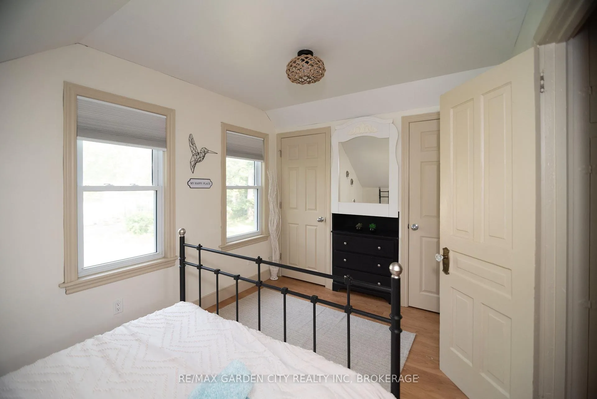 Photo 15 of 5853 Mcleod Road, Niagara Falls, Arad/Fallsview — HOMEH