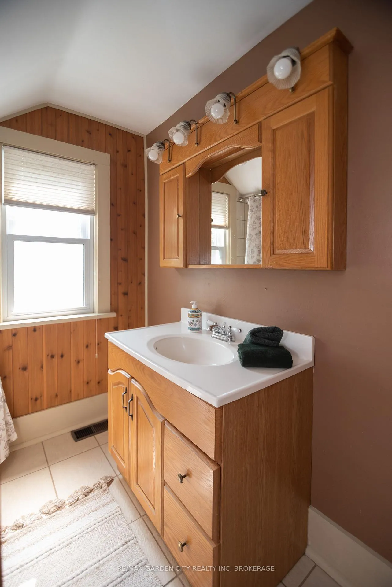 Photo 17 of 5853 Mcleod Road, Niagara Falls, Arad/Fallsview — HOMEH