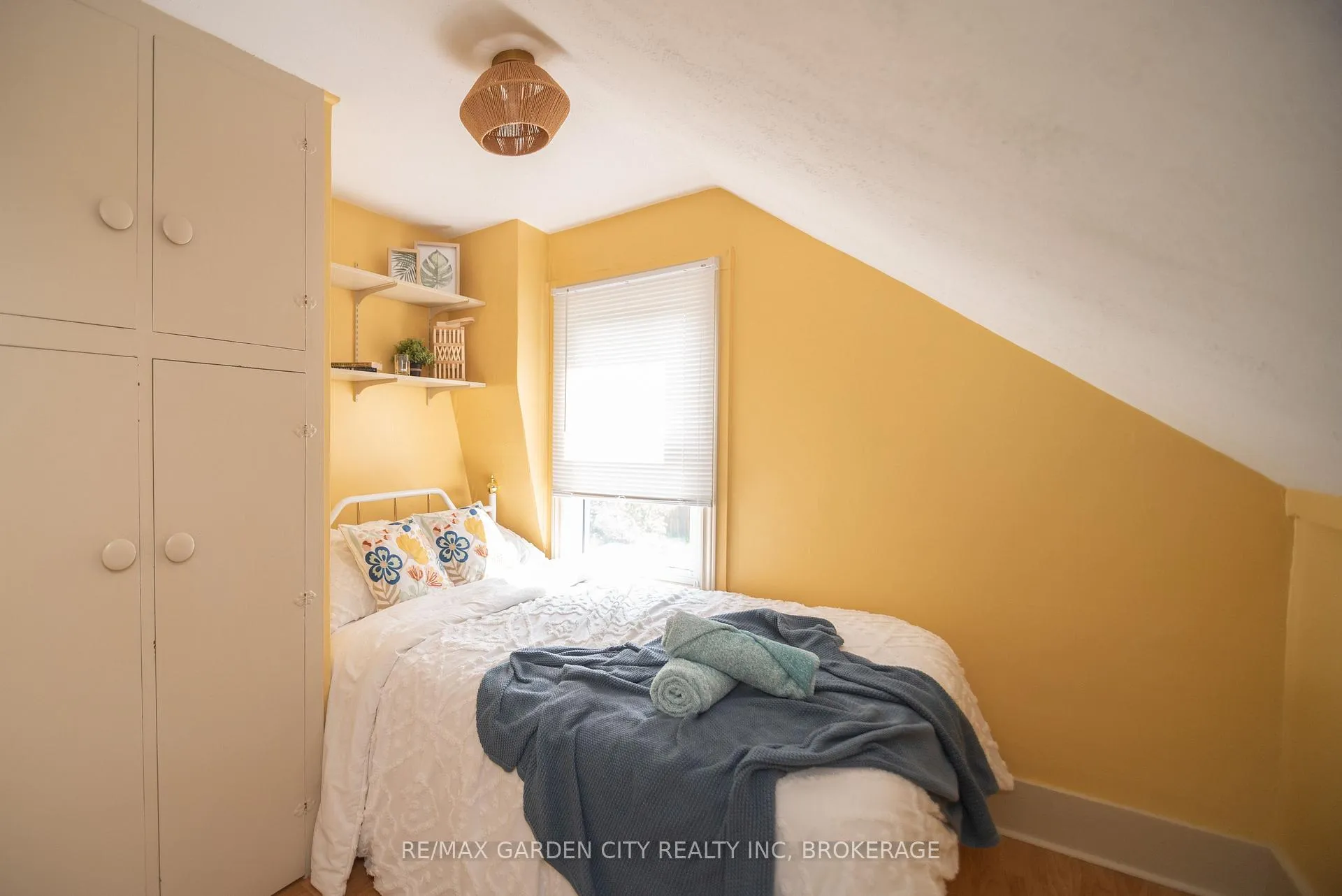 Photo 18 of 5853 Mcleod Road, Niagara Falls, Arad/Fallsview — HOMEH