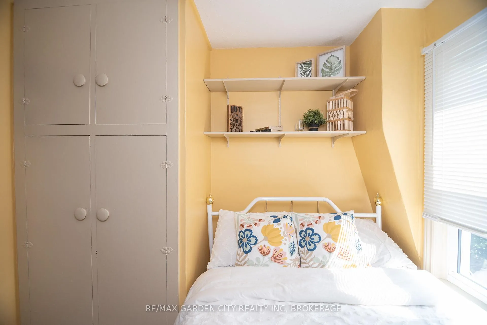 Photo 19 of 5853 Mcleod Road, Niagara Falls, Arad/Fallsview — HOMEH