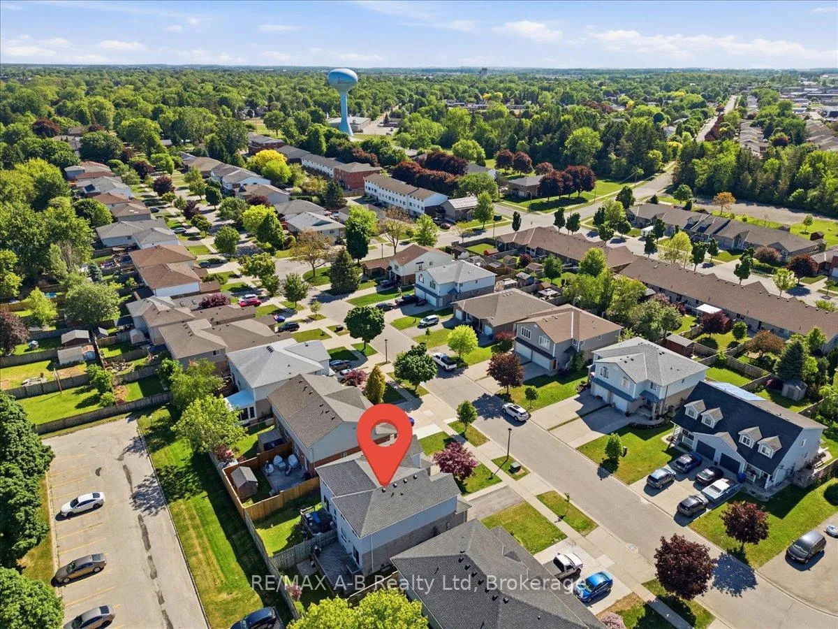 Photo 4 of 528 Nelson Street W, Stratford — HOMEH