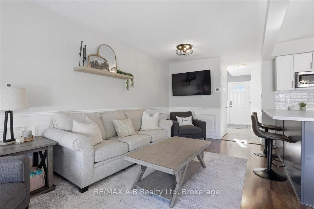 Photo 10 of 528 Nelson Street W, Stratford — HOMEH