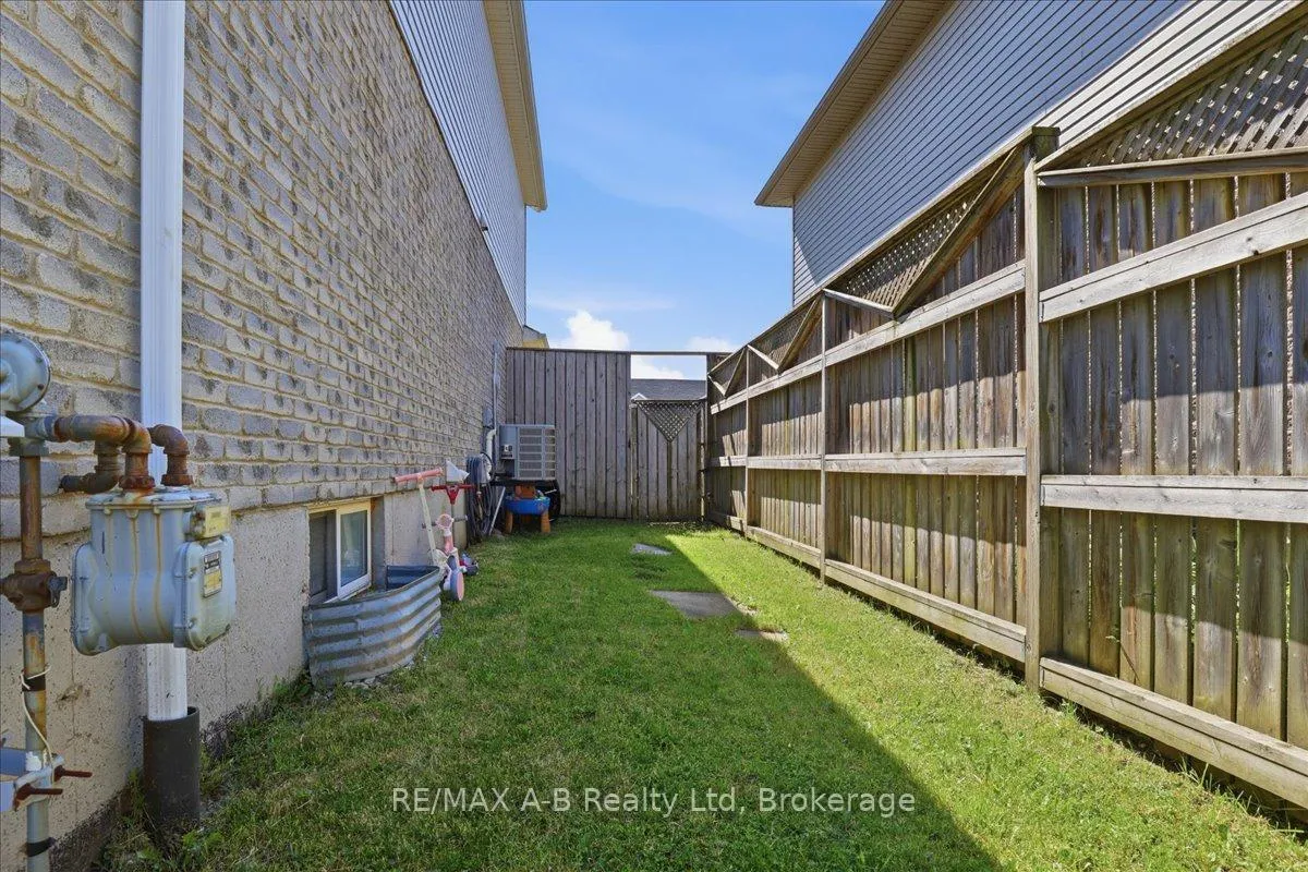 Photo 40 of 528 Nelson Street W, Stratford — HOMEH