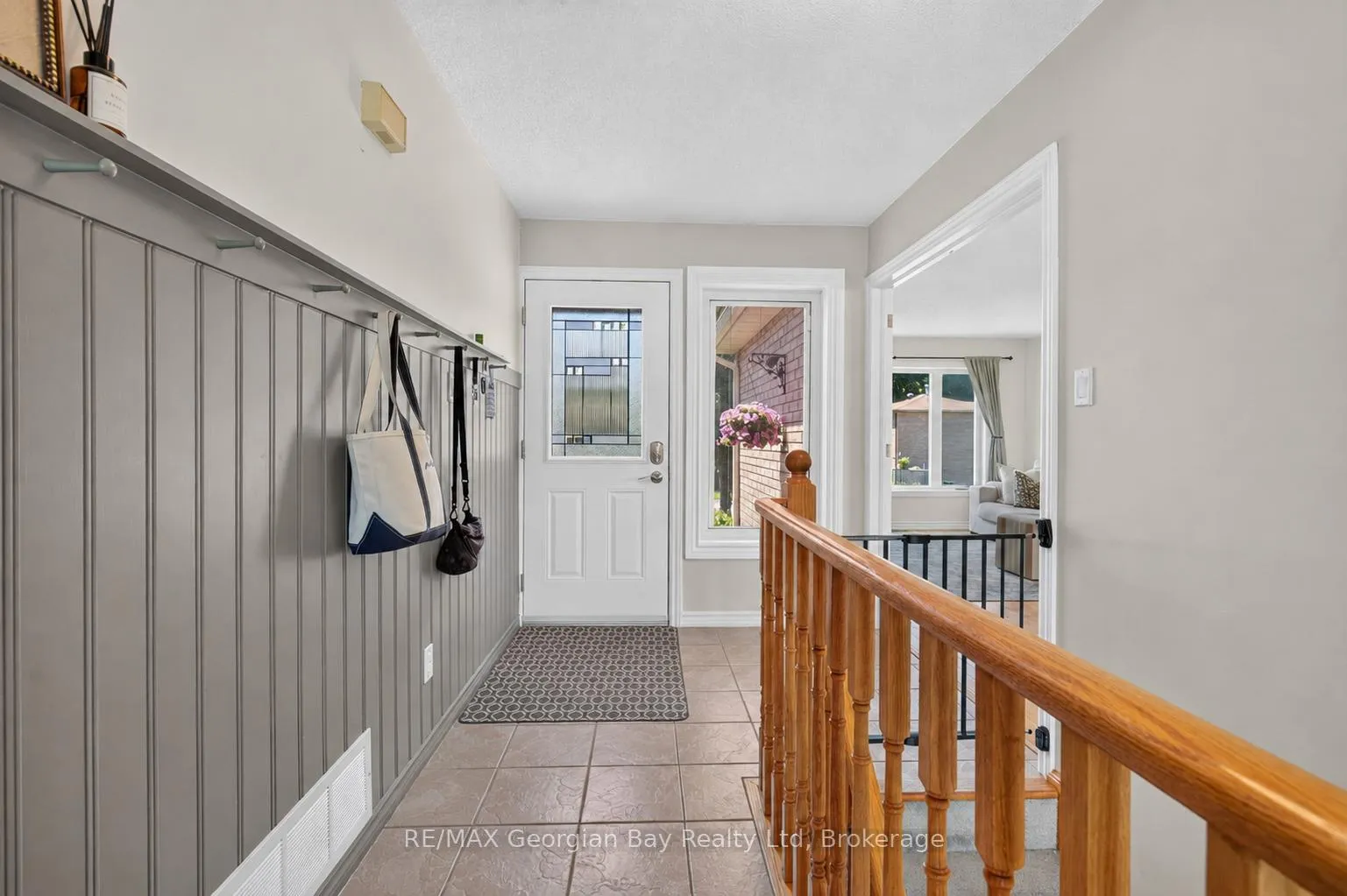 Photo 3 of 1005 Dina Crescent, Midland — HOMEH