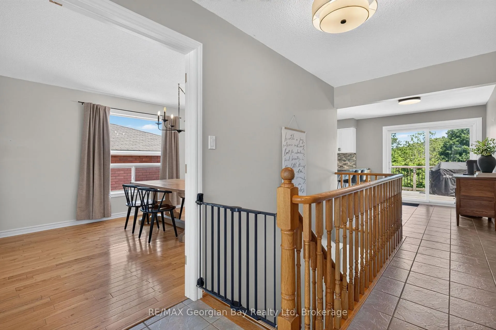 Photo 4 of 1005 Dina Crescent, Midland — HOMEH