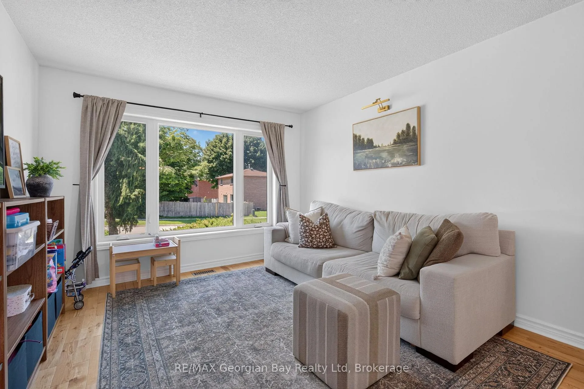 Photo 6 of 1005 Dina Crescent, Midland — HOMEH