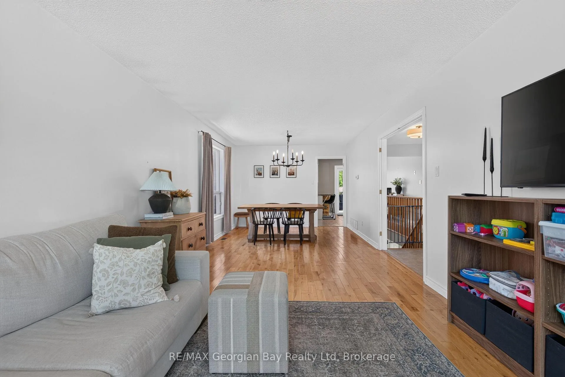 Photo 7 of 1005 Dina Crescent, Midland — HOMEH