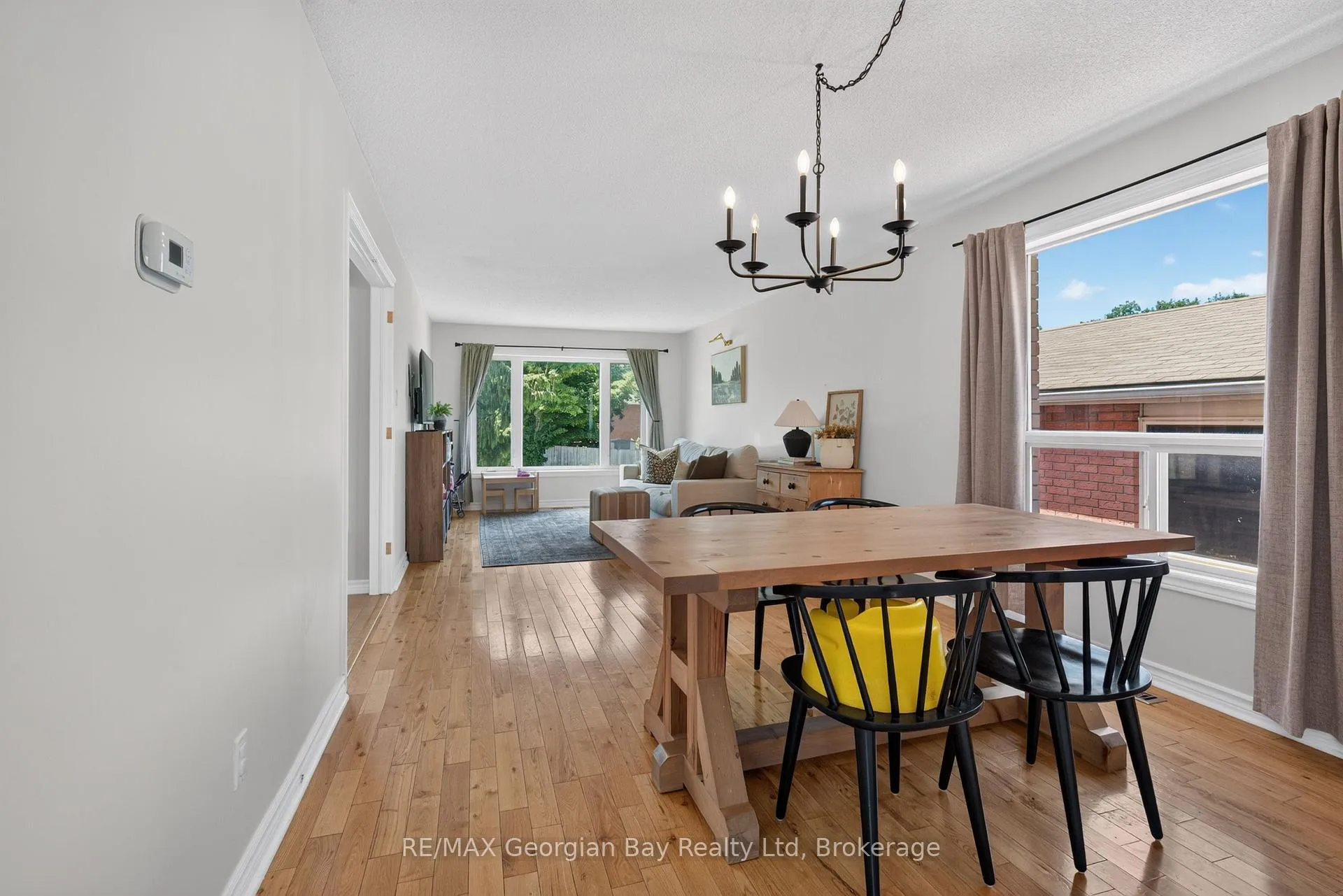 Photo 8 of 1005 Dina Crescent, Midland — HOMEH