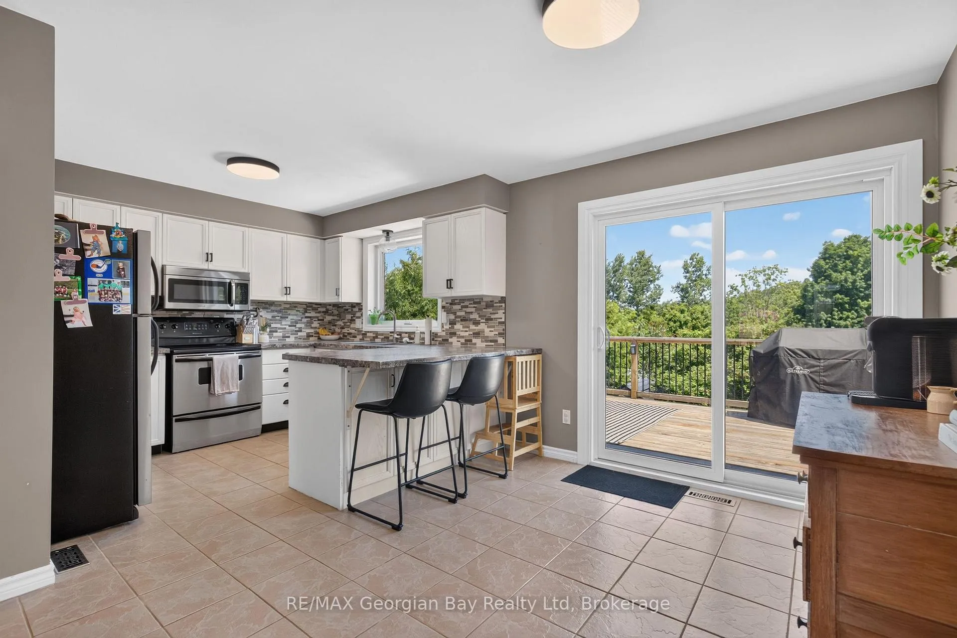 Photo 13 of 1005 Dina Crescent, Midland — HOMEH