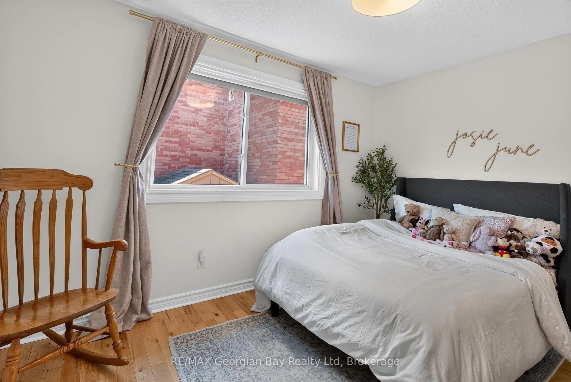 Photo 17 of 1005 Dina Crescent, Midland — HOMEH