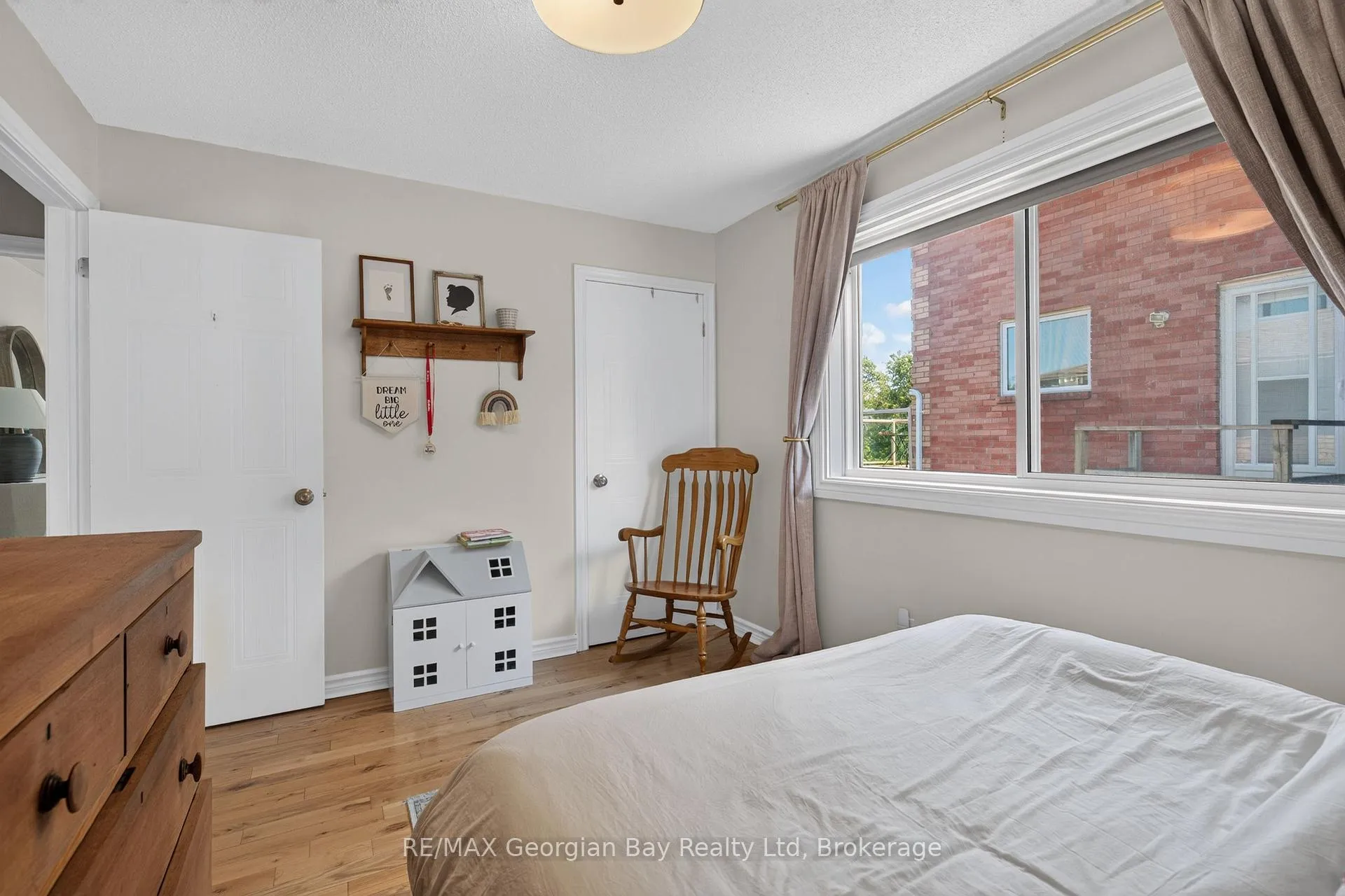 Photo 18 of 1005 Dina Crescent, Midland — HOMEH