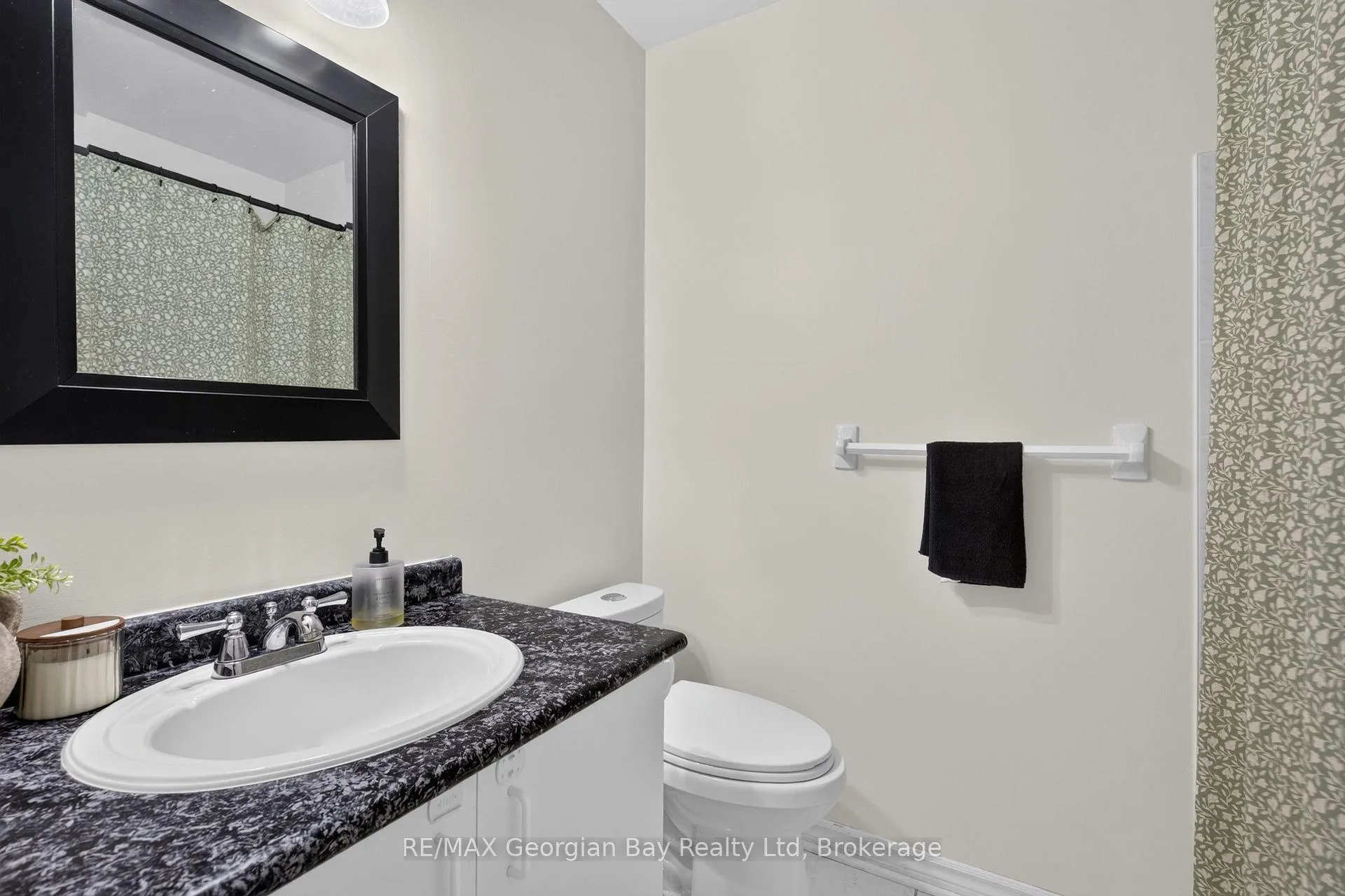 Photo 21 of 1005 Dina Crescent, Midland — HOMEH
