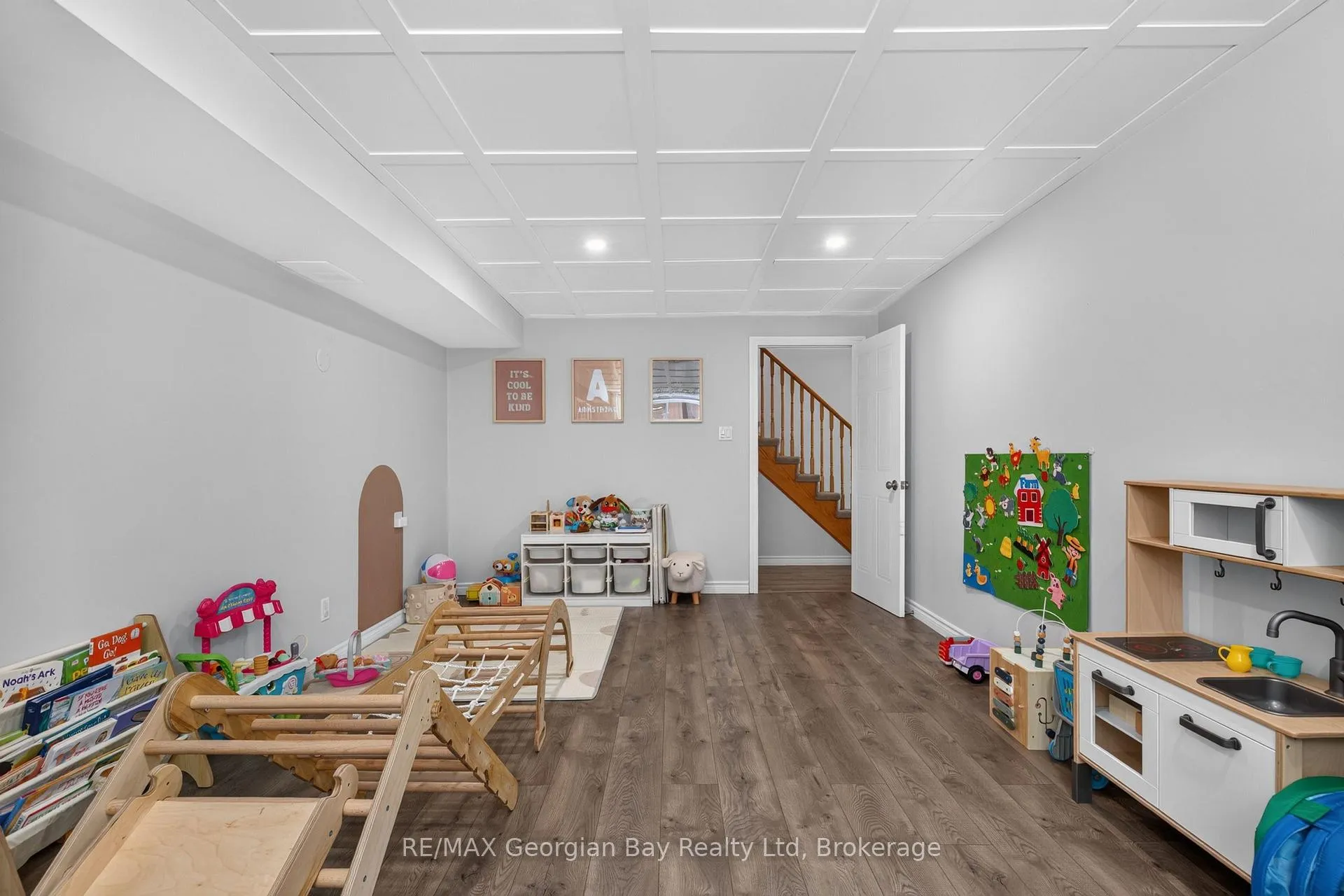 Photo 26 of 1005 Dina Crescent, Midland — HOMEH