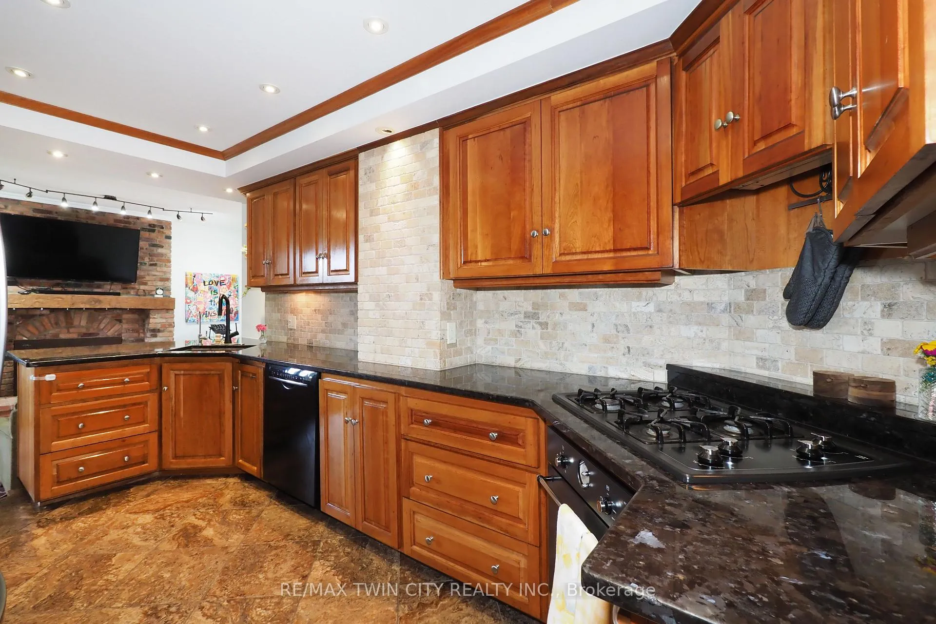 Photo 15 of 103 Belleview Avenue, Waterloo — HOMEH