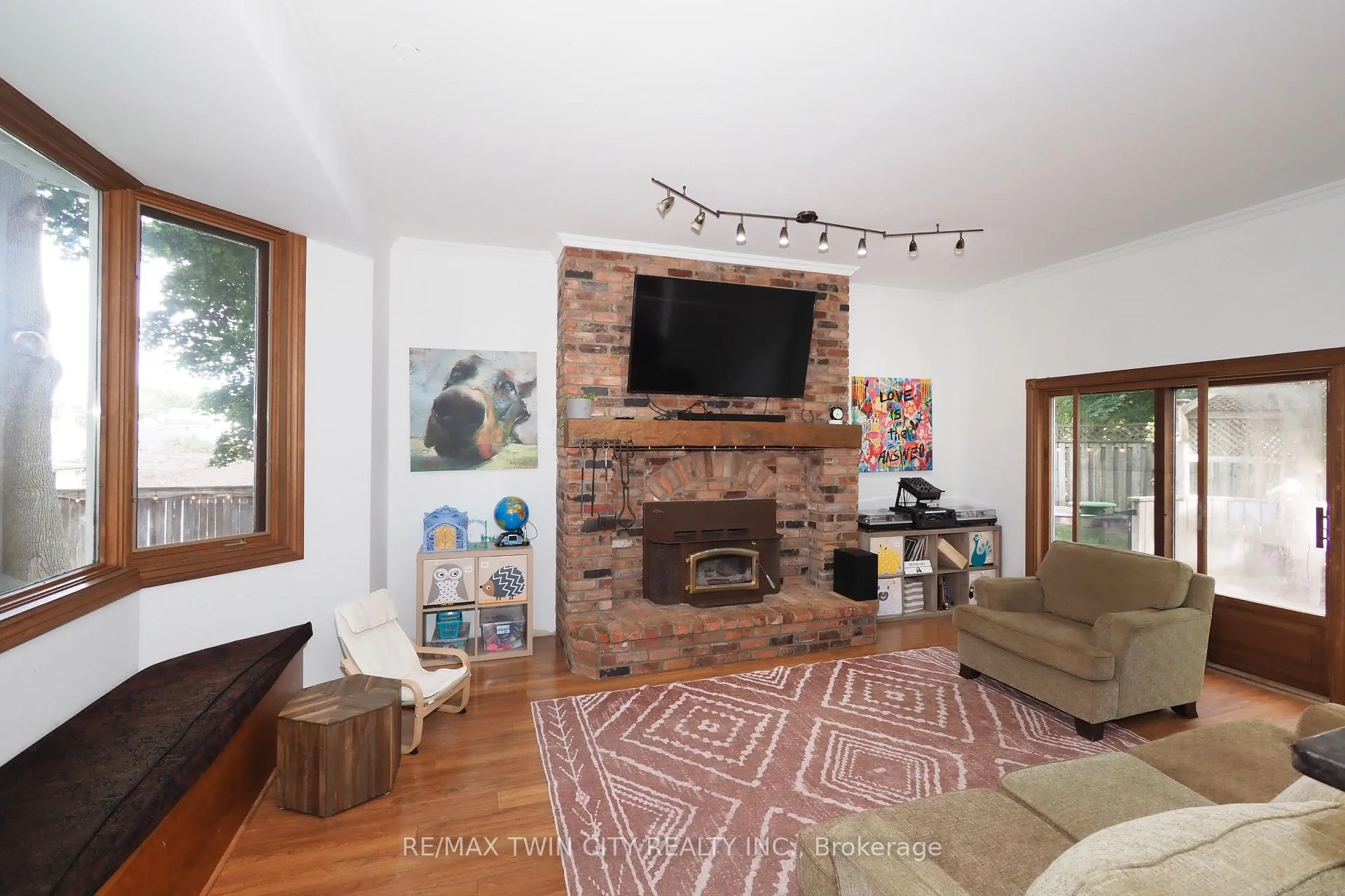 Photo 16 of 103 Belleview Avenue, Waterloo — HOMEH