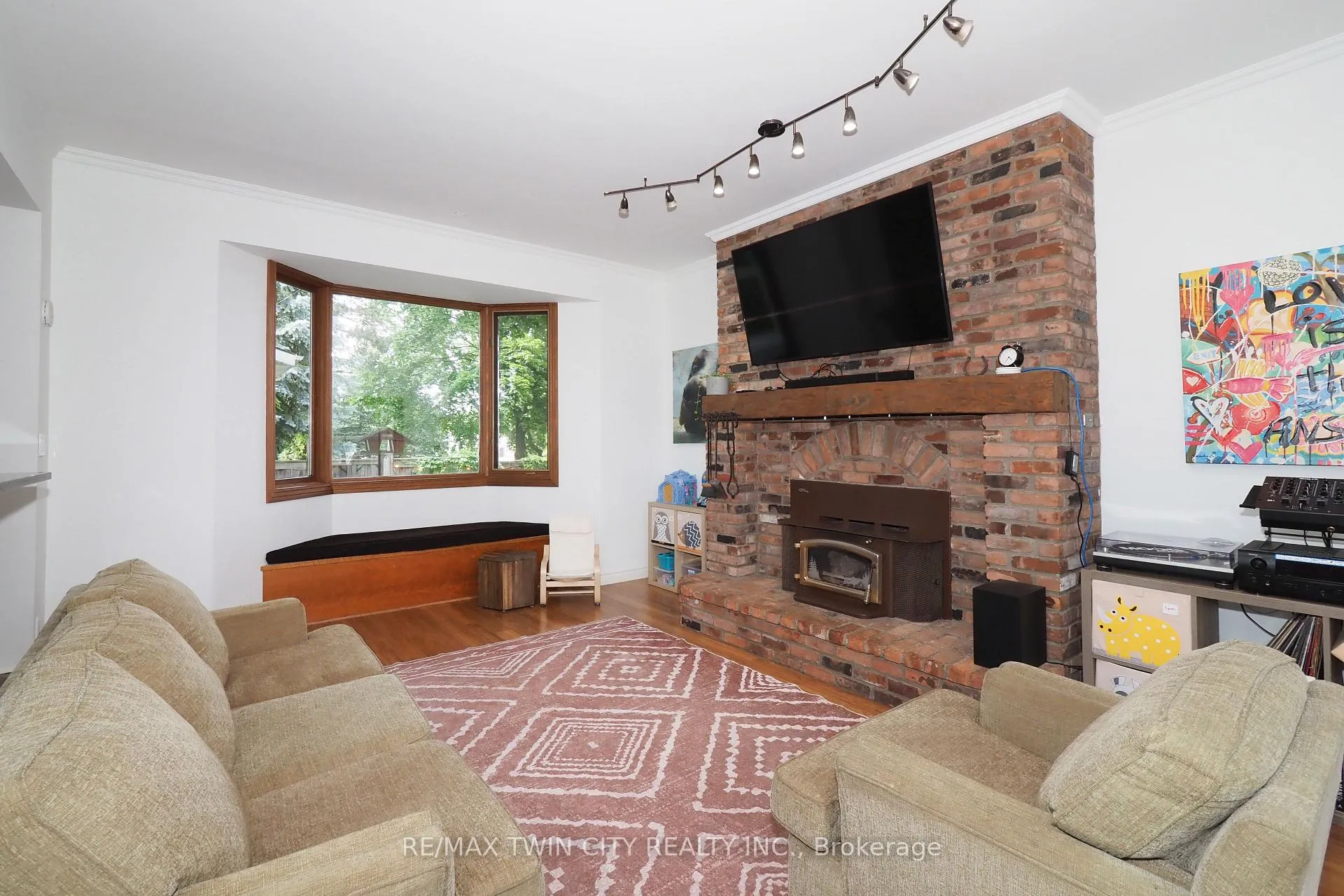 Photo 18 of 103 Belleview Avenue, Waterloo — HOMEH