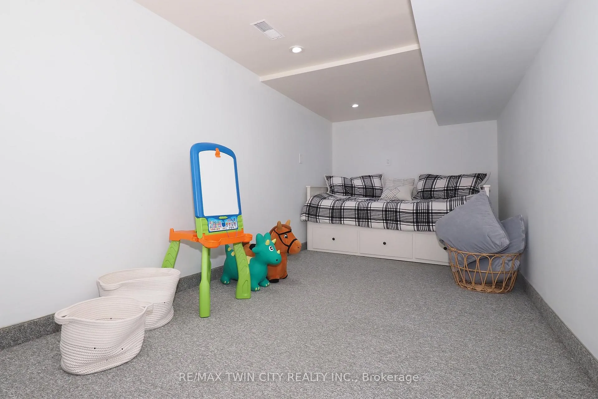 Photo 38 of 103 Belleview Avenue, Waterloo — HOMEH