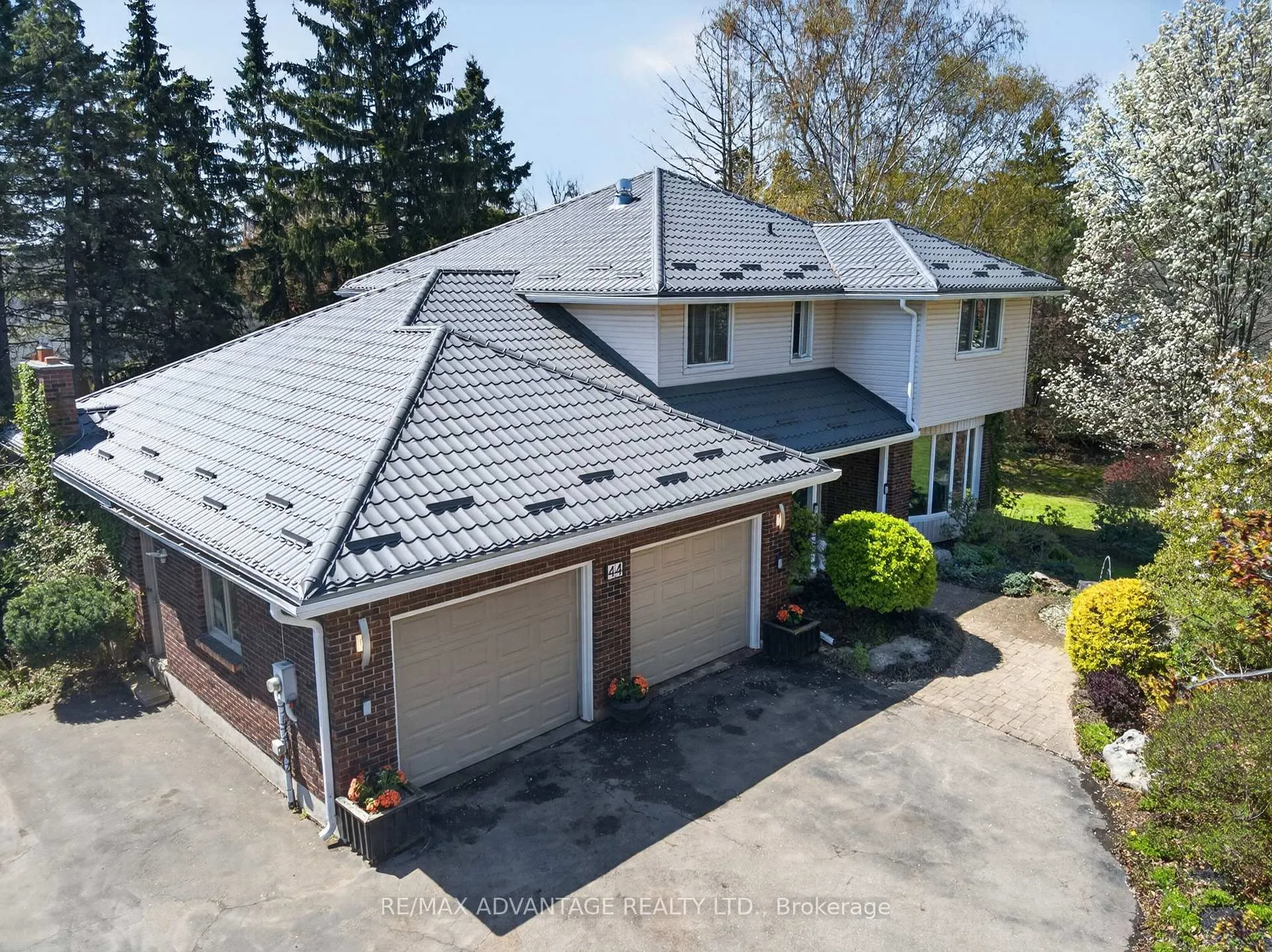 Photo 3 of 44 Northcrest Drive, London, North B — HOMEH