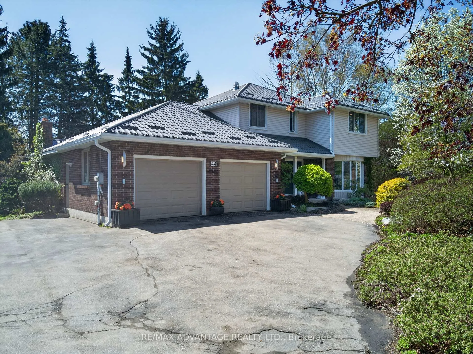 Photo 4 of 44 Northcrest Drive, London, North B — HOMEH