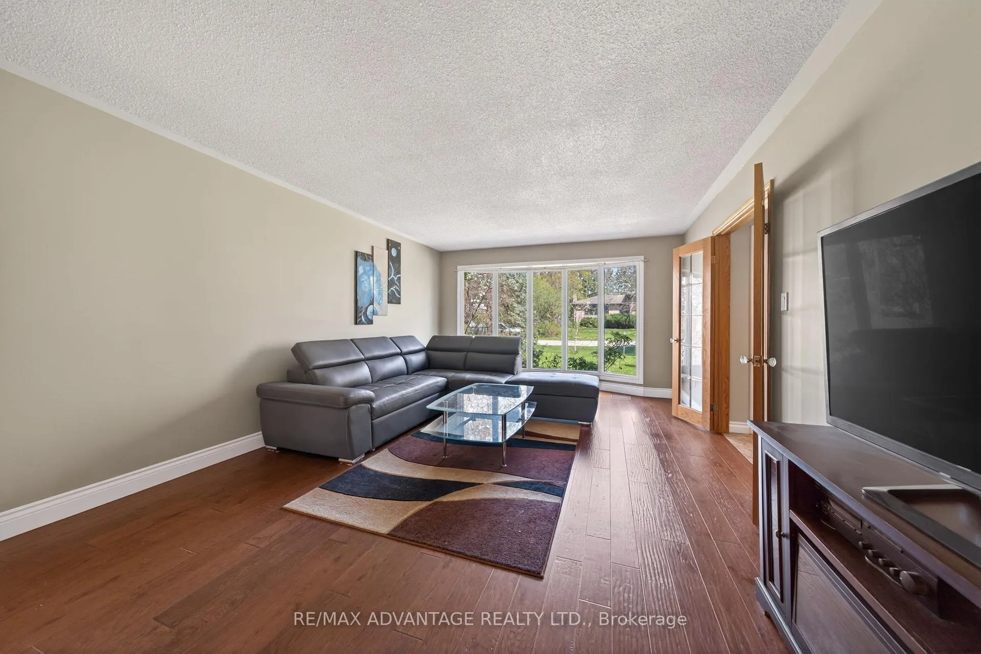 Photo 9 of 44 Northcrest Drive, London, North B — HOMEH