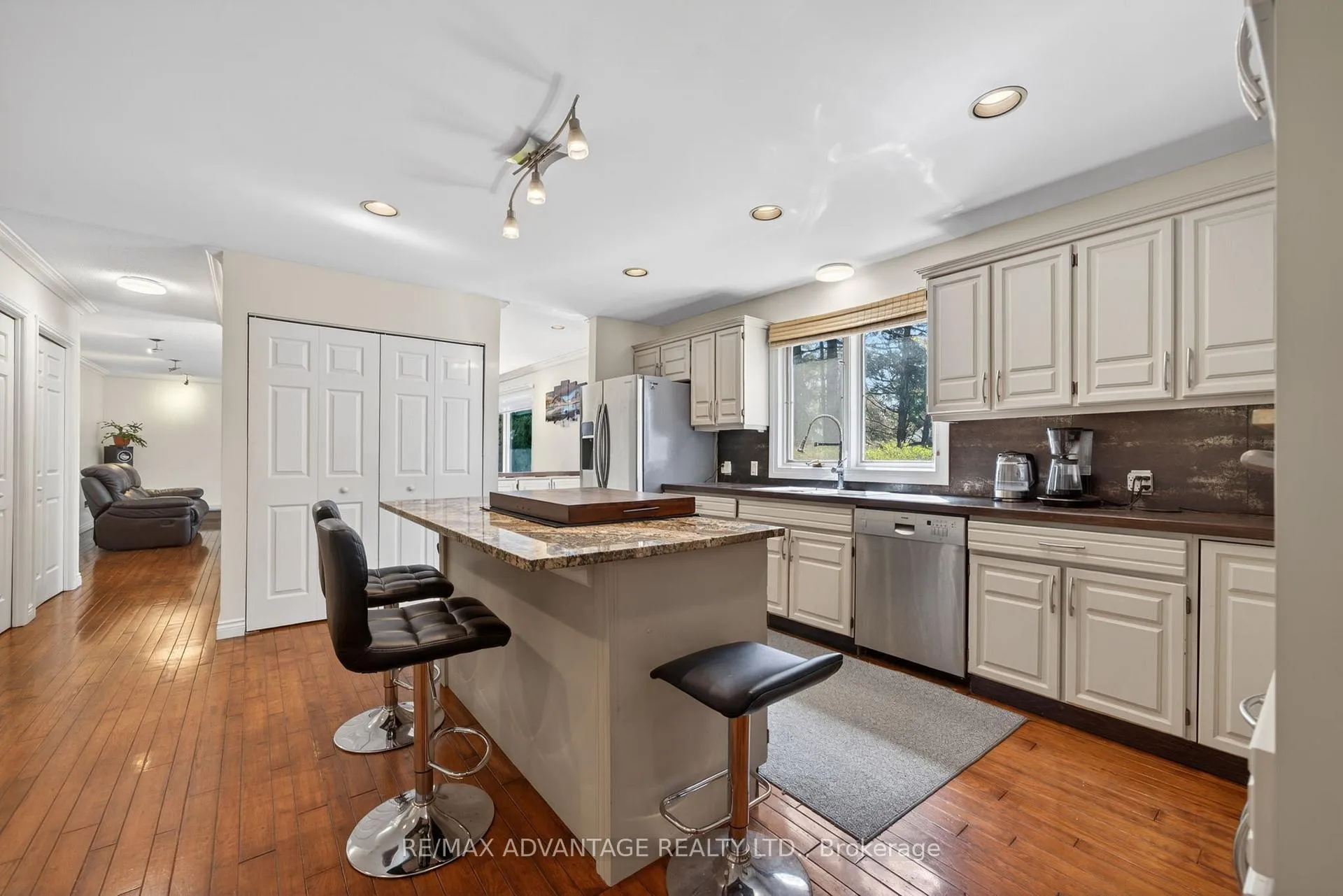 Photo 14 of 44 Northcrest Drive, London, North B — HOMEH