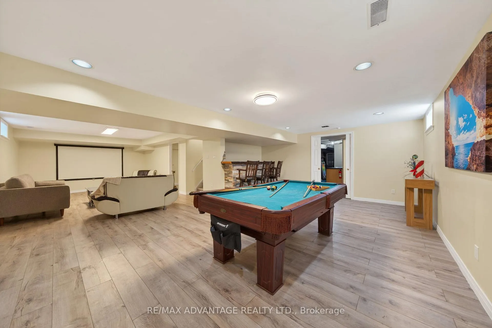 Photo 38 of 44 Northcrest Drive, London, North B — HOMEH