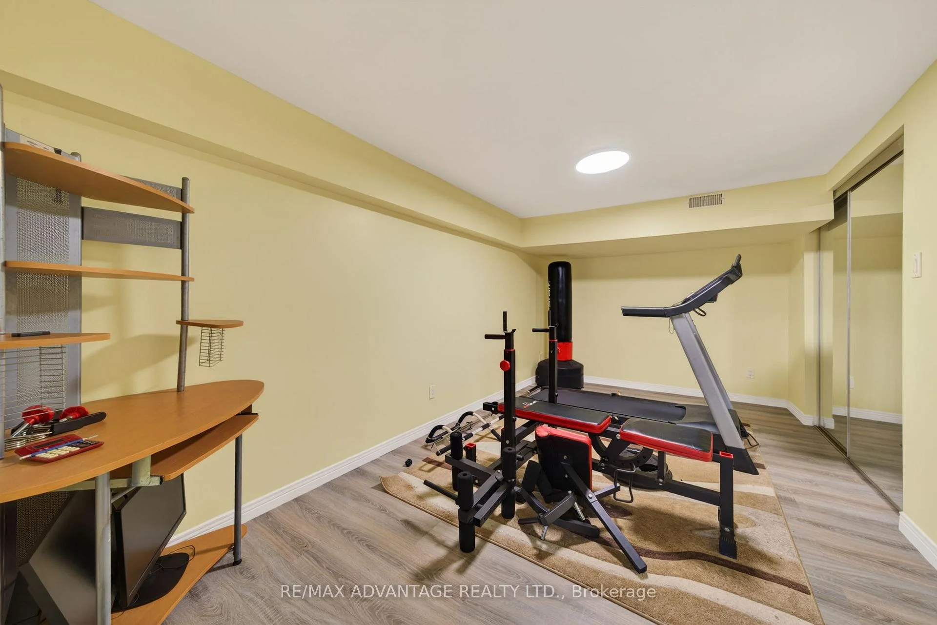 Photo 36 of 44 Northcrest Drive, London, North B — HOMEH