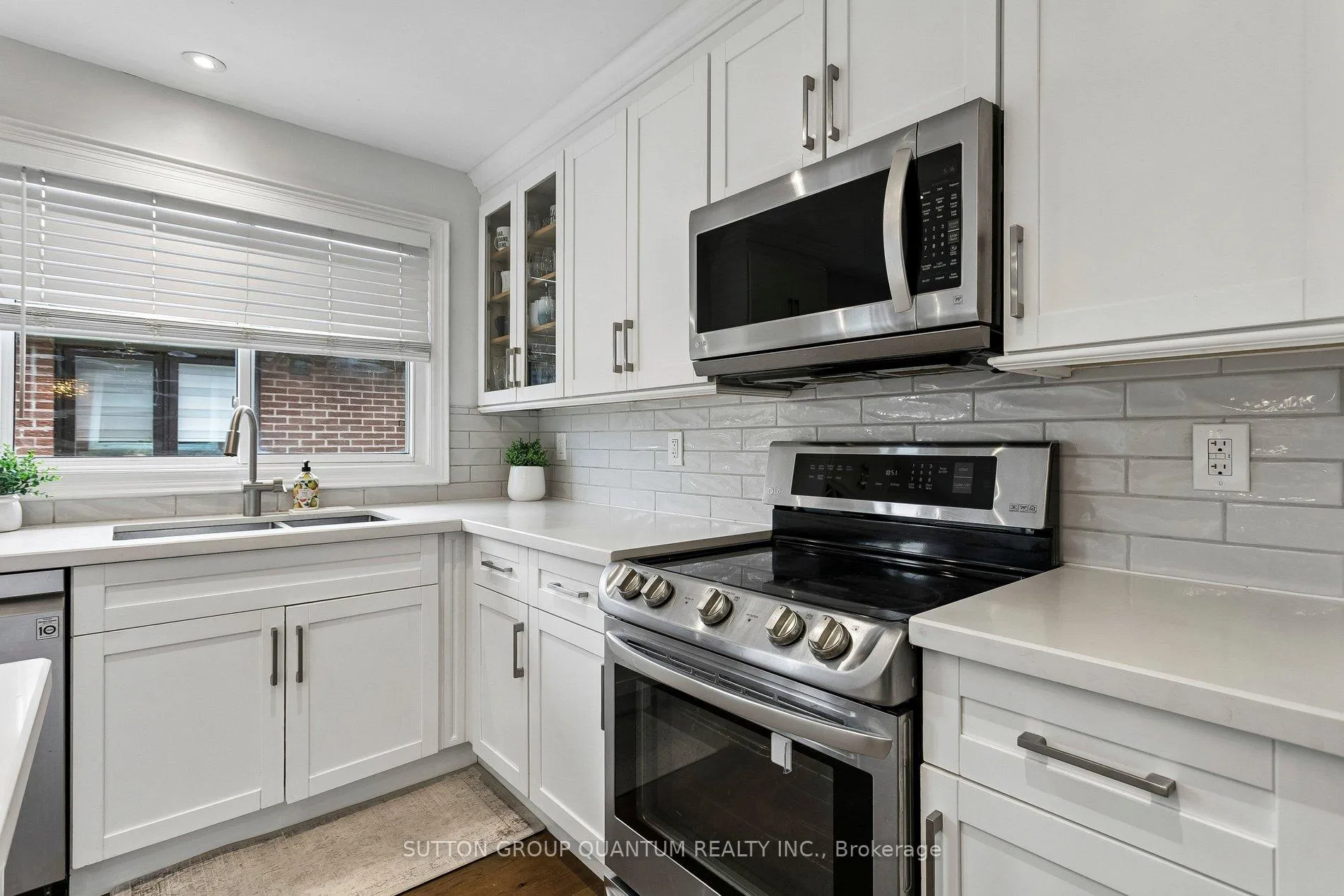 Photo 6 of Unit UPPER, 1993 Carrera Lane, Mississauga, Clarkson — HOMEH