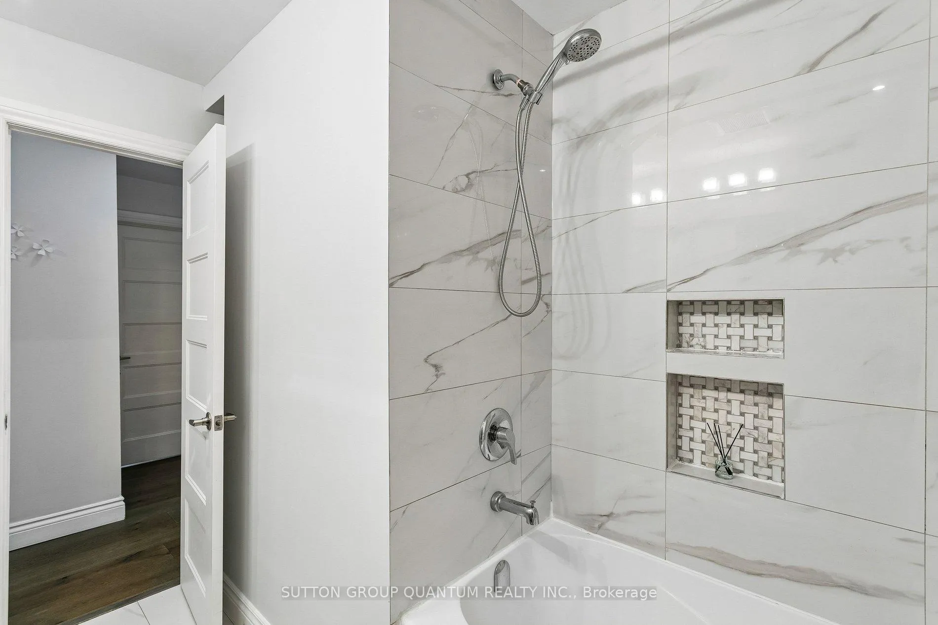 Photo 29 of Unit UPPER, 1993 Carrera Lane, Mississauga, Clarkson — HOMEH