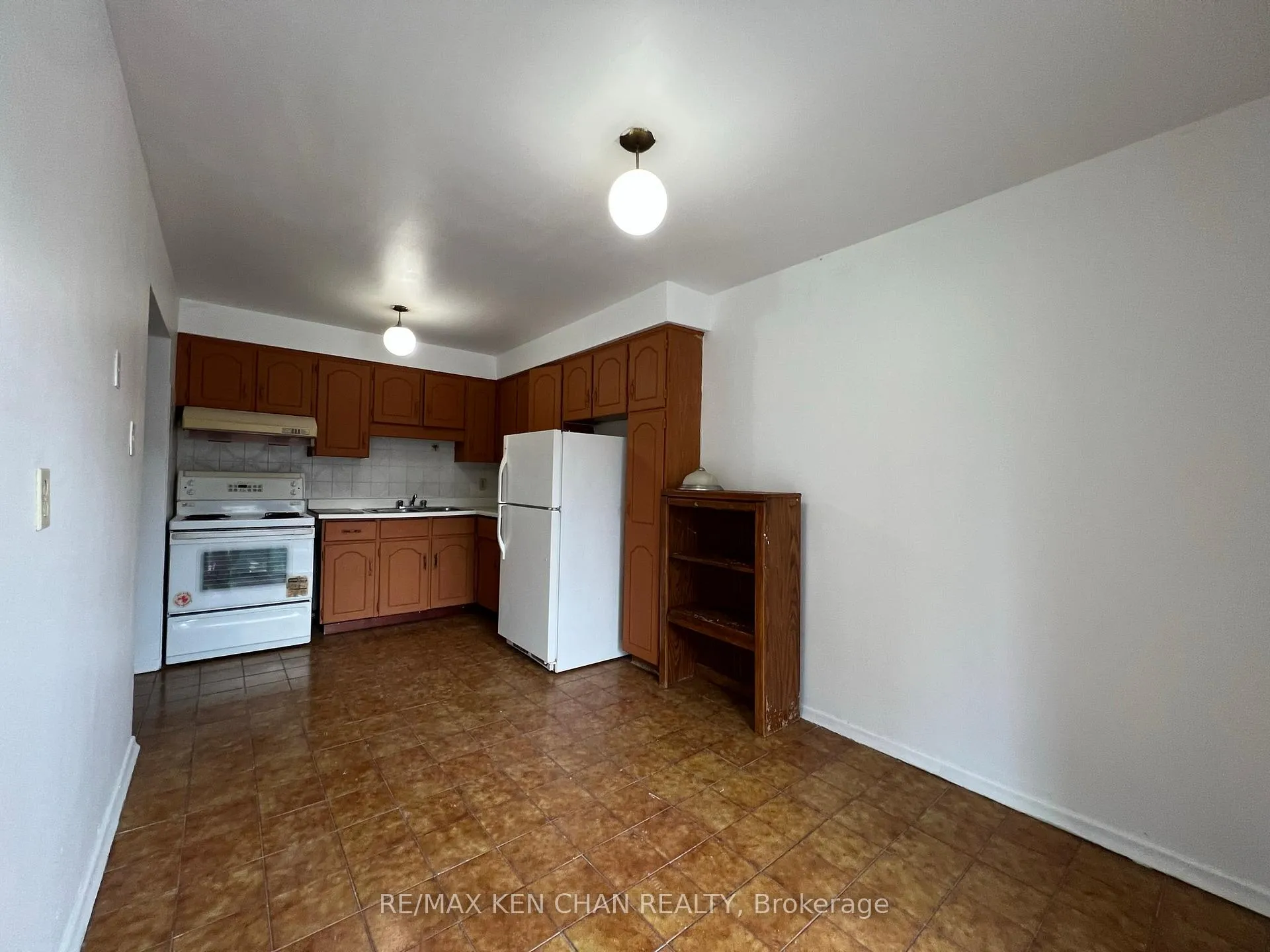 Photo 4 of 85 Blake Street, Toronto, Blake-Jones — HOMEH