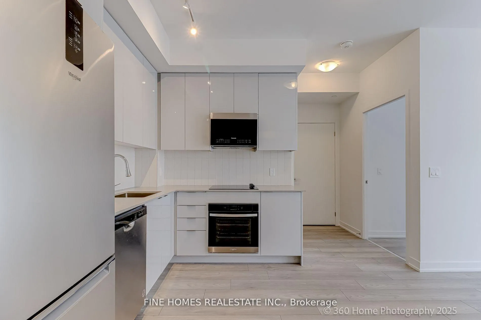 Photo 3 of Unit 901, 474 Caldari Road, Vaughan, Concord — HOMEH