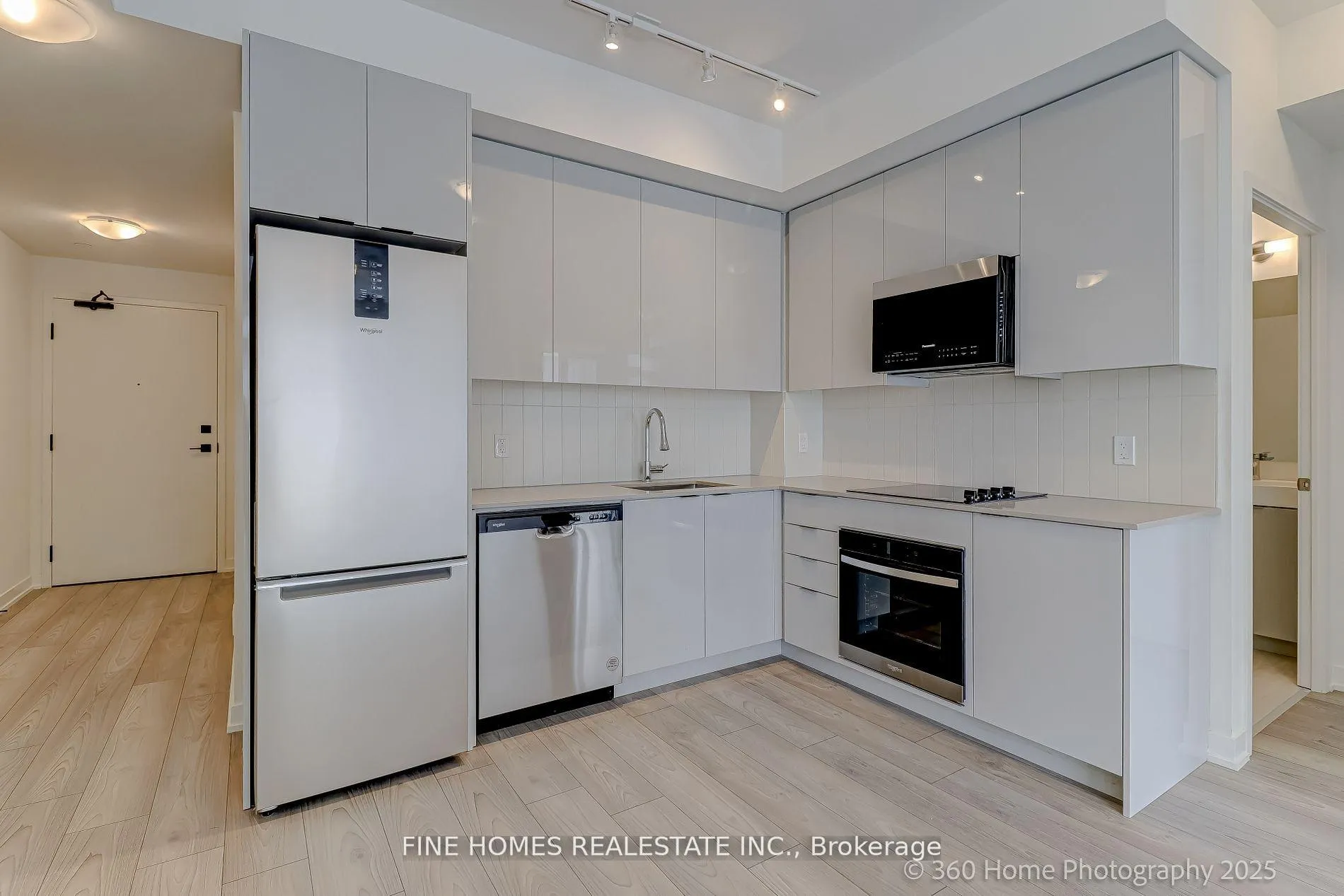 Photo 5 of Unit 901, 474 Caldari Road, Vaughan, Concord — HOMEH