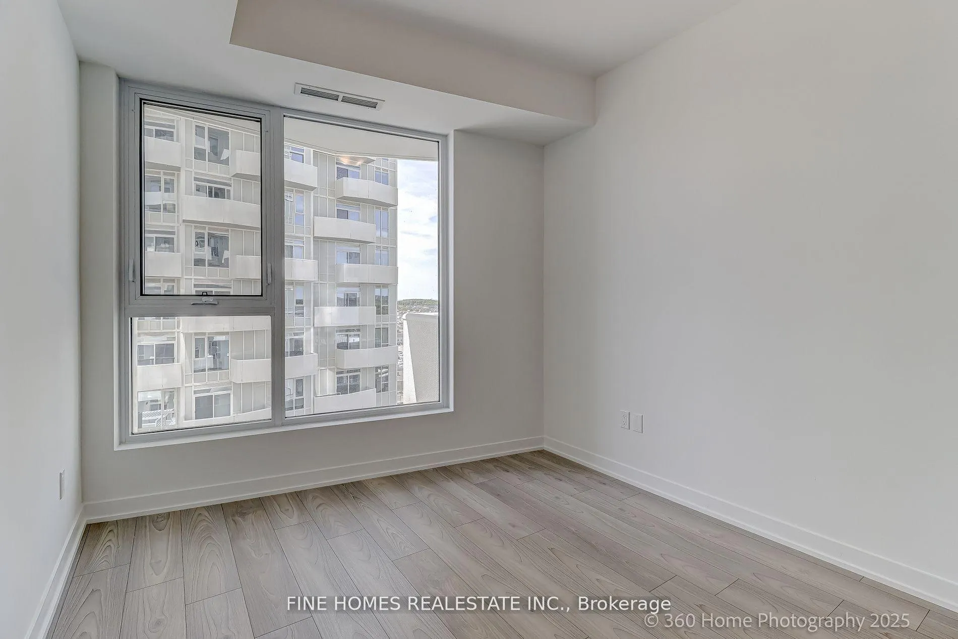 Photo 8 of Unit 901, 474 Caldari Road, Vaughan, Concord — HOMEH