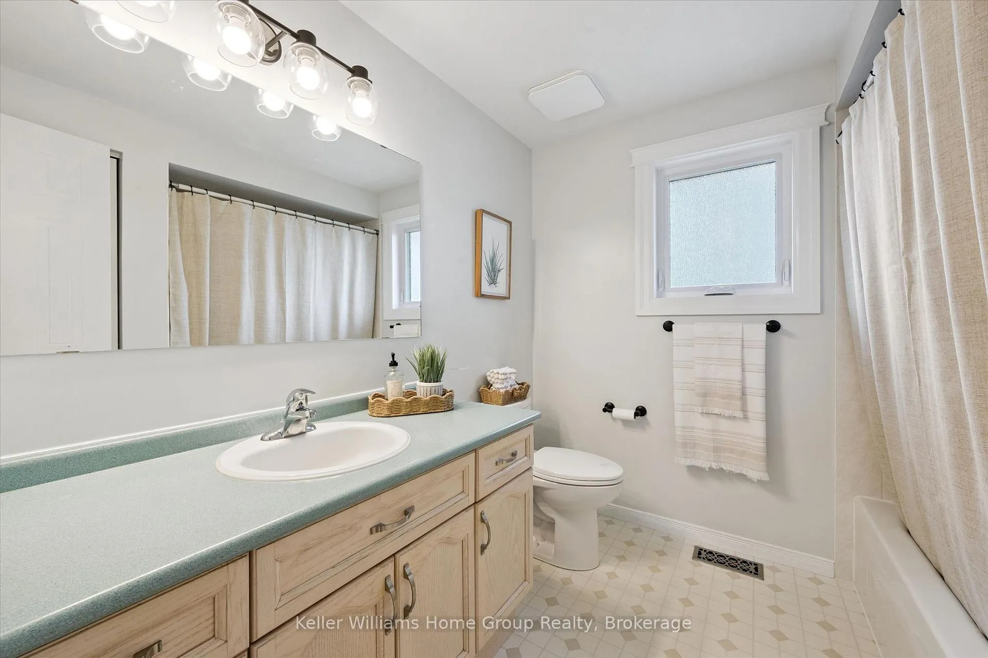Photo 19 of 4 Eastview Crescent, Orangeville — HOMEH