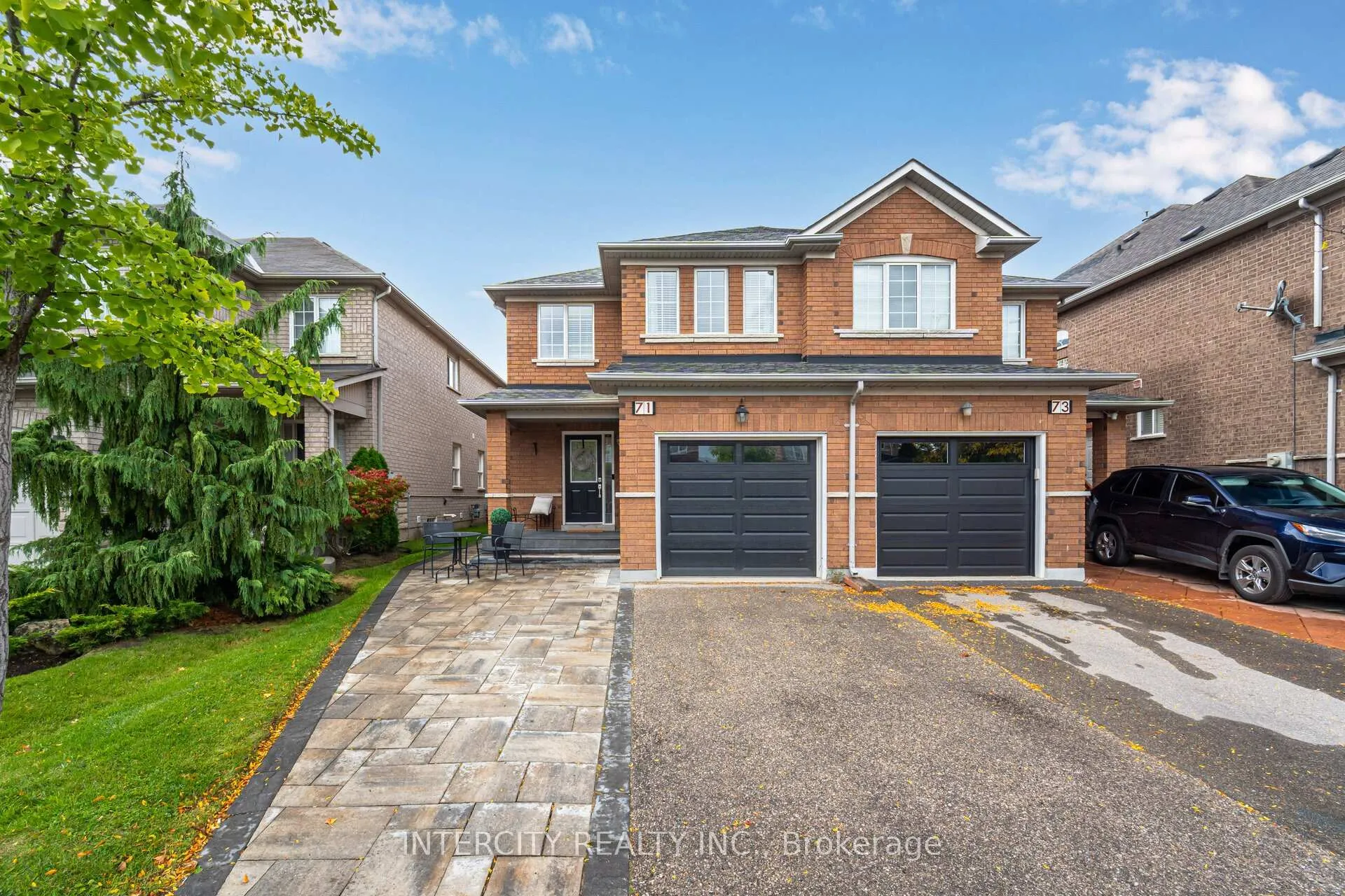 Photo 2 of 71 Echo Ridge Crescent, Vaughan, Sonoma Heights — HOMEH