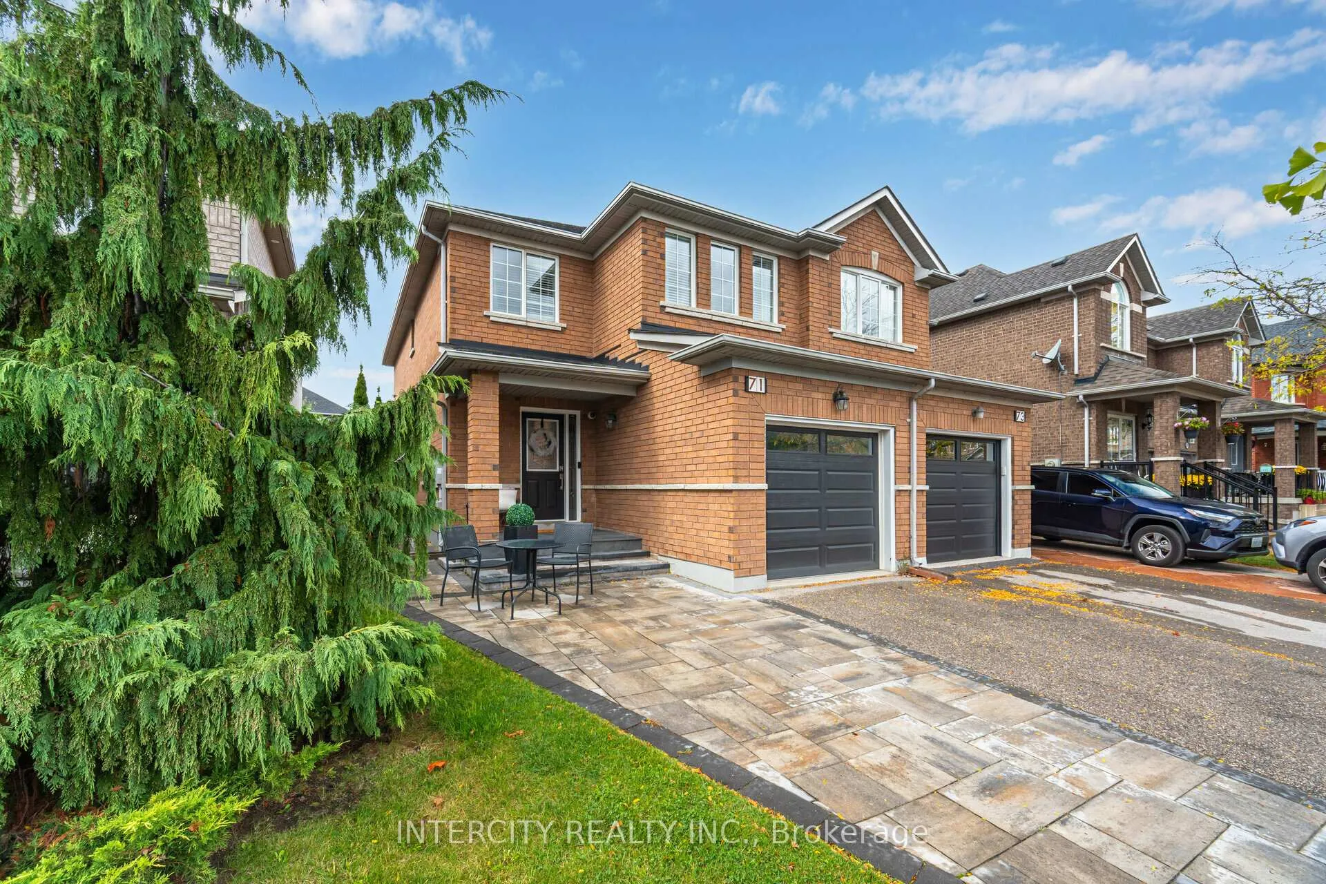 Photo 3 of 71 Echo Ridge Crescent, Vaughan, Sonoma Heights — HOMEH