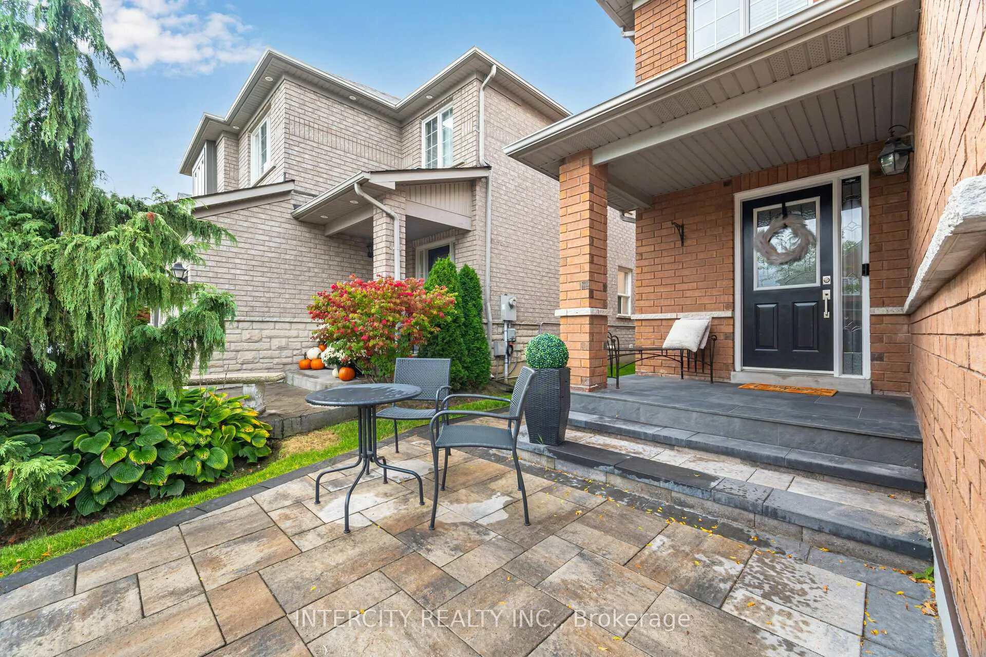 Photo 4 of 71 Echo Ridge Crescent, Vaughan, Sonoma Heights — HOMEH