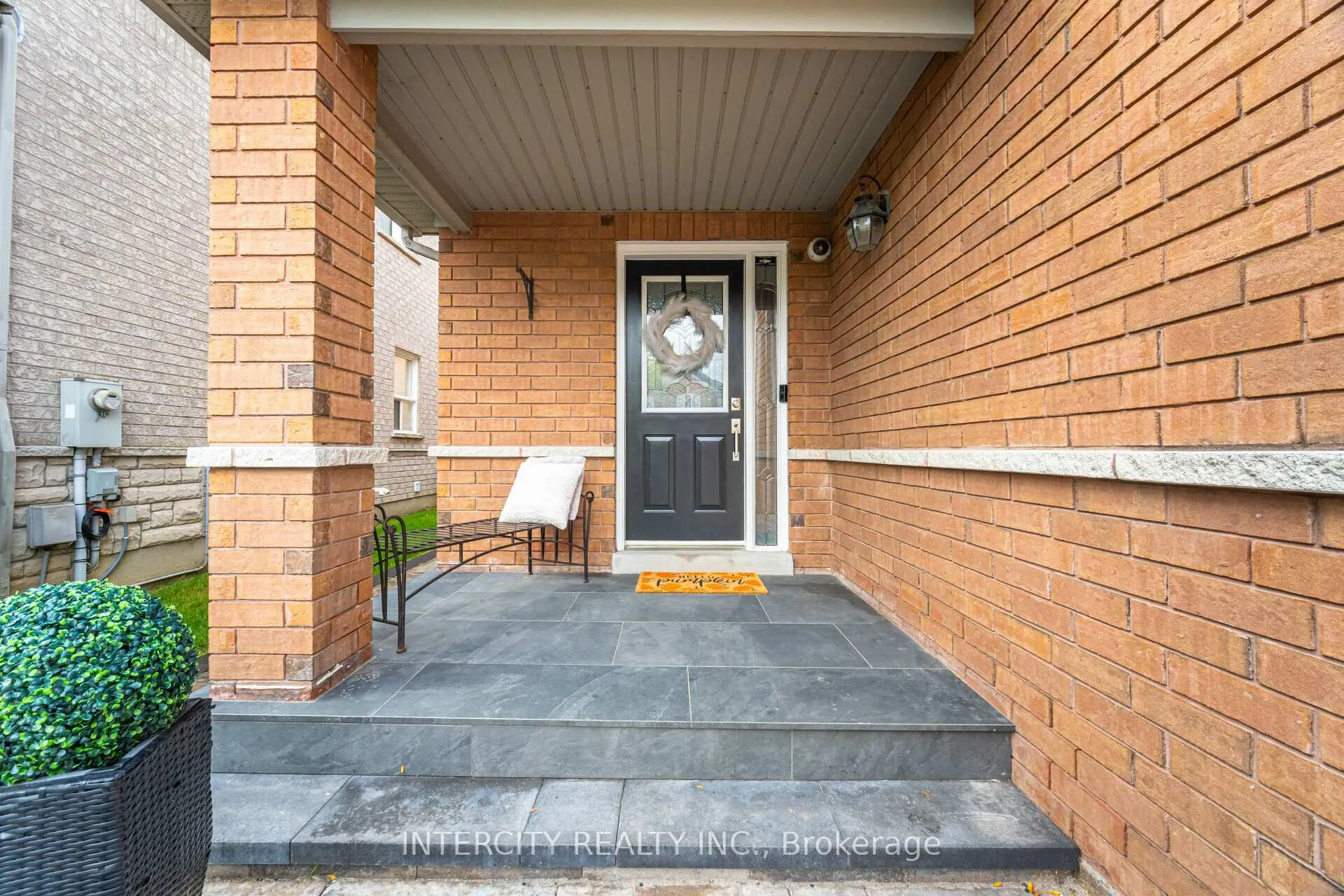 Photo 5 of 71 Echo Ridge Crescent, Vaughan, Sonoma Heights — HOMEH
