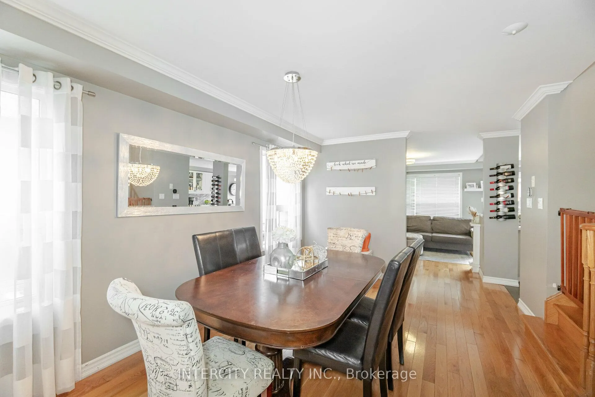 Photo 9 of 71 Echo Ridge Crescent, Vaughan, Sonoma Heights — HOMEH