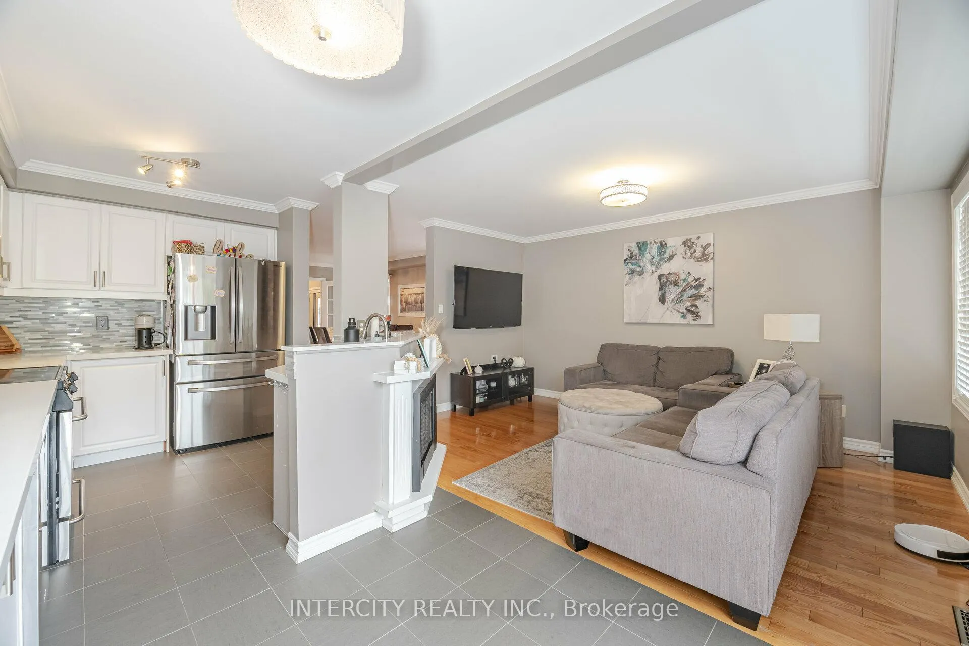 Photo 10 of 71 Echo Ridge Crescent, Vaughan, Sonoma Heights — HOMEH