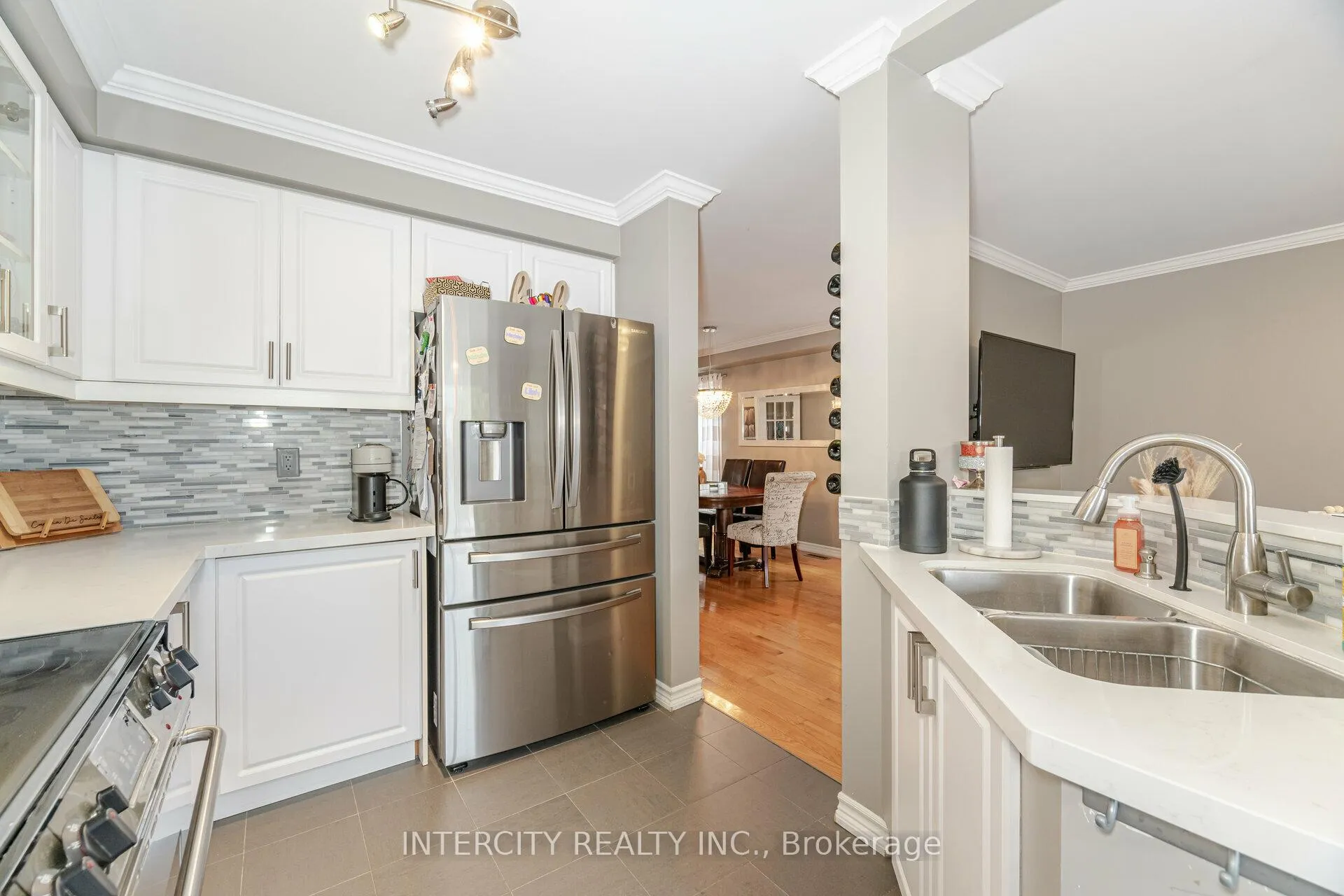 Photo 11 of 71 Echo Ridge Crescent, Vaughan, Sonoma Heights — HOMEH