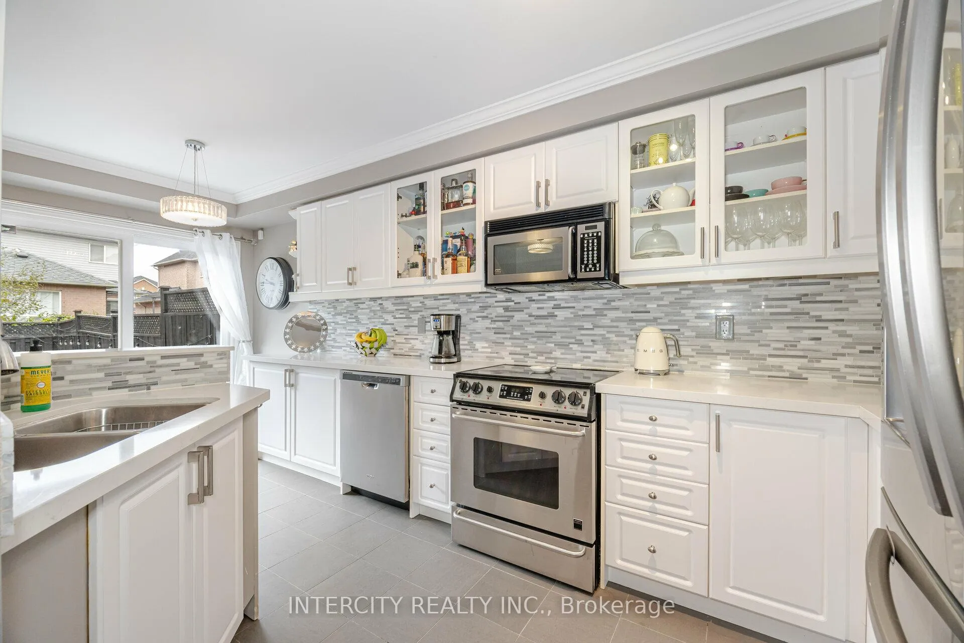 Photo 12 of 71 Echo Ridge Crescent, Vaughan, Sonoma Heights — HOMEH