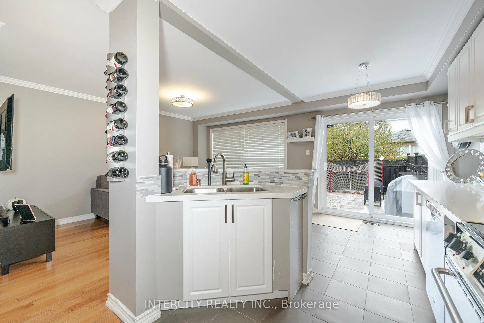 Photo 13 of 71 Echo Ridge Crescent, Vaughan, Sonoma Heights — HOMEH